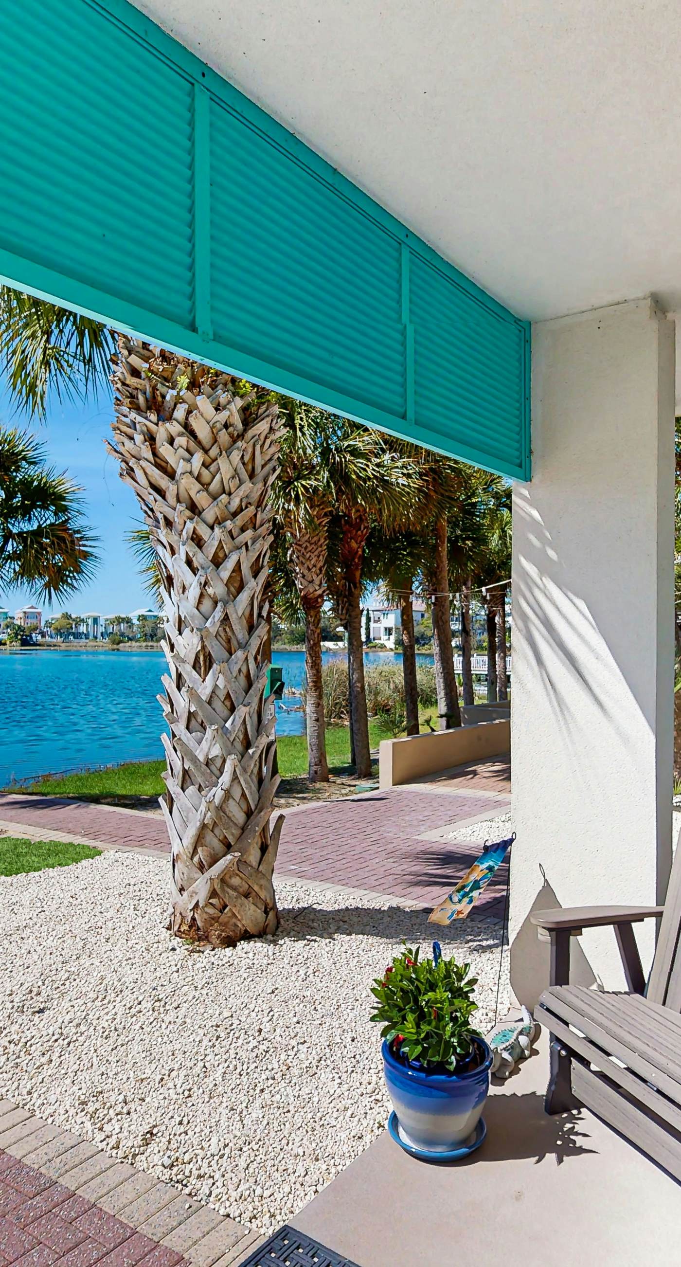 Cozy coastal condo with shared pool/hot tub, and beach access-dog friendly