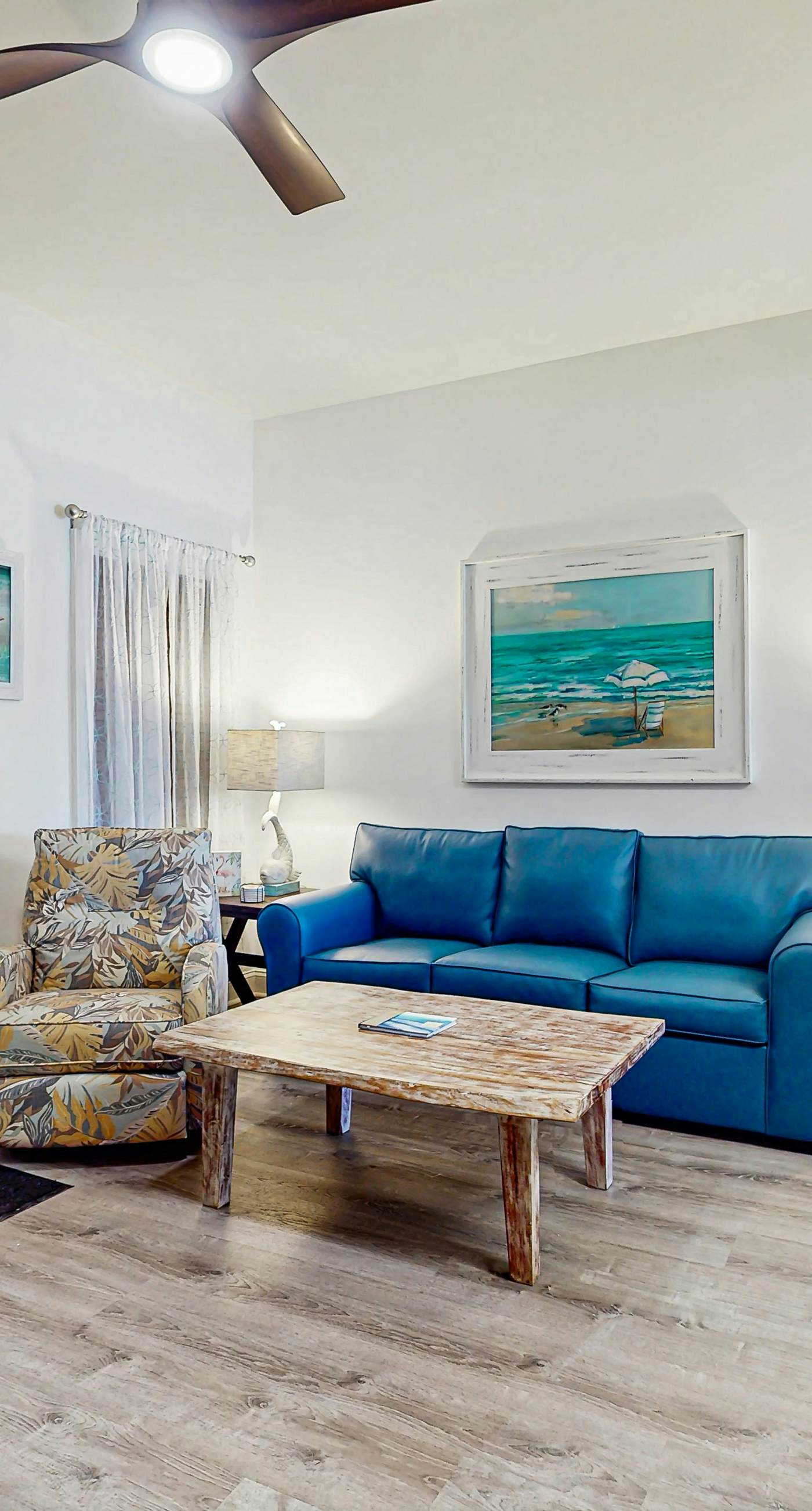 Cozy coastal condo with shared pool/hot tub, and beach access-dog friendly