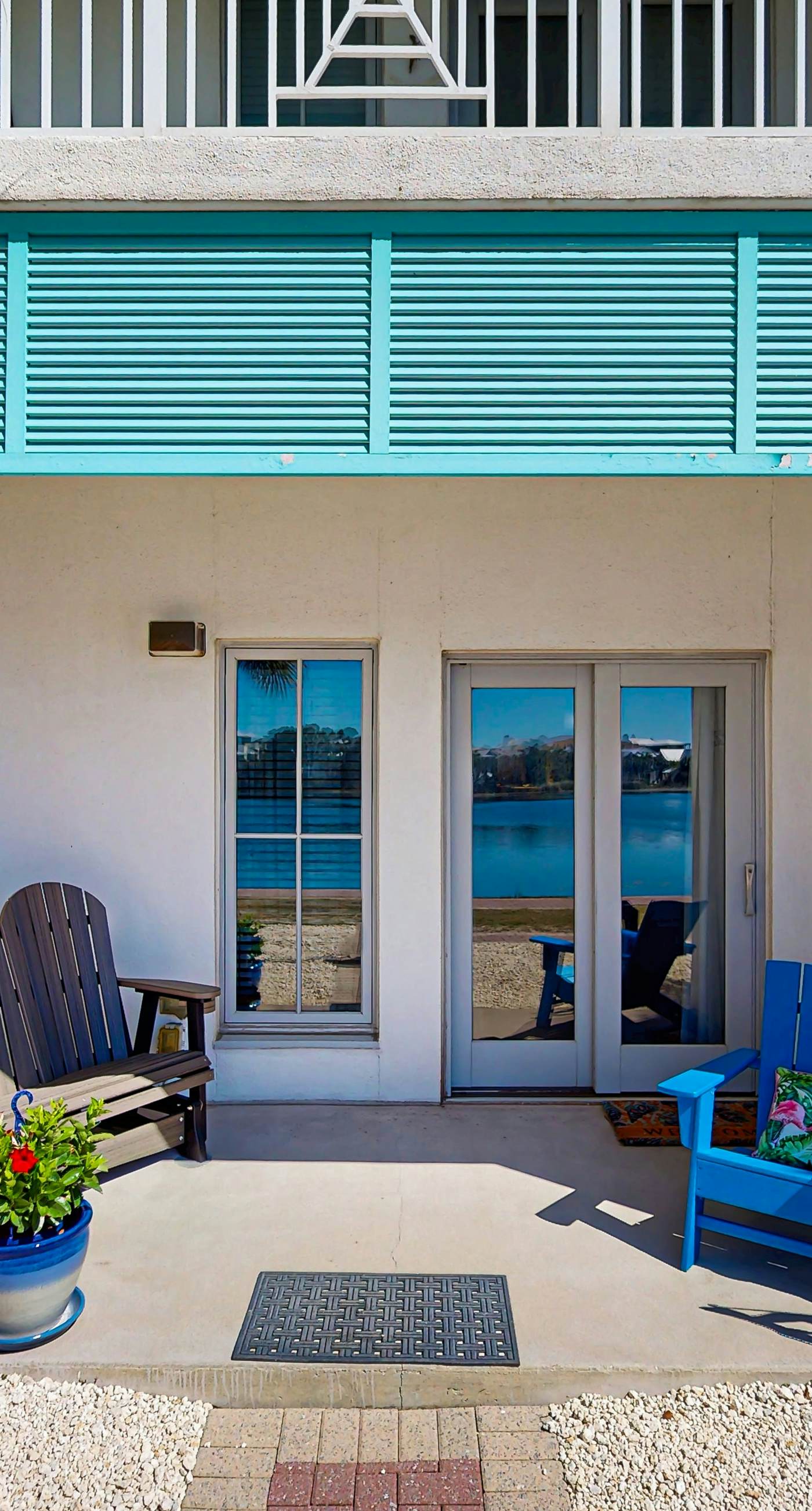 Cozy coastal condo with shared pool/hot tub, and beach access-dog friendly