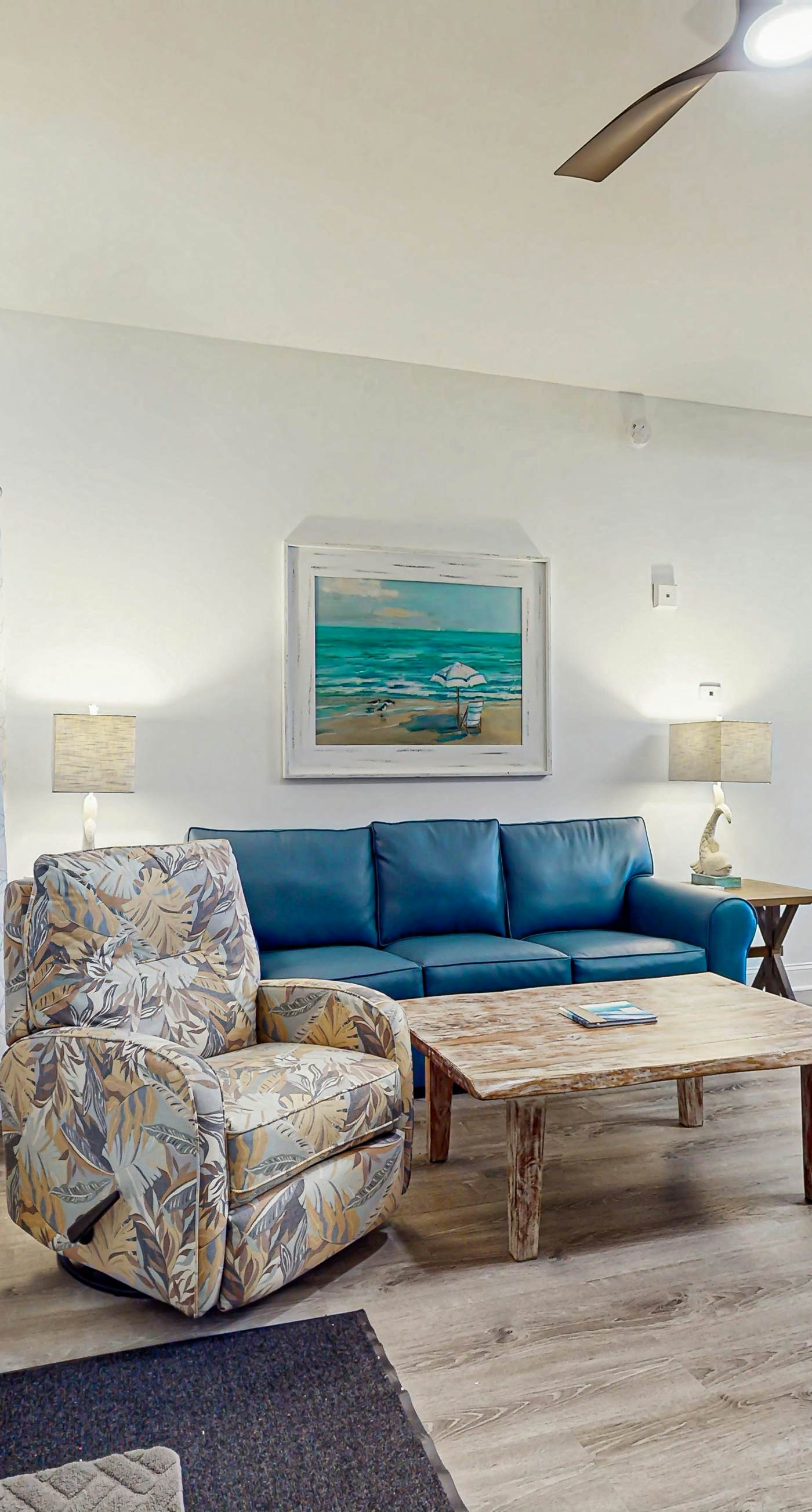 Cozy coastal condo with shared pool/hot tub, and beach access-dog friendly