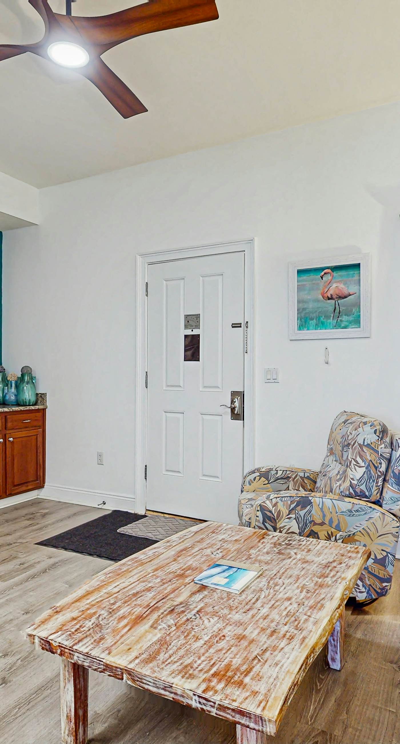 Cozy coastal condo with shared pool/hot tub, and beach access-dog friendly