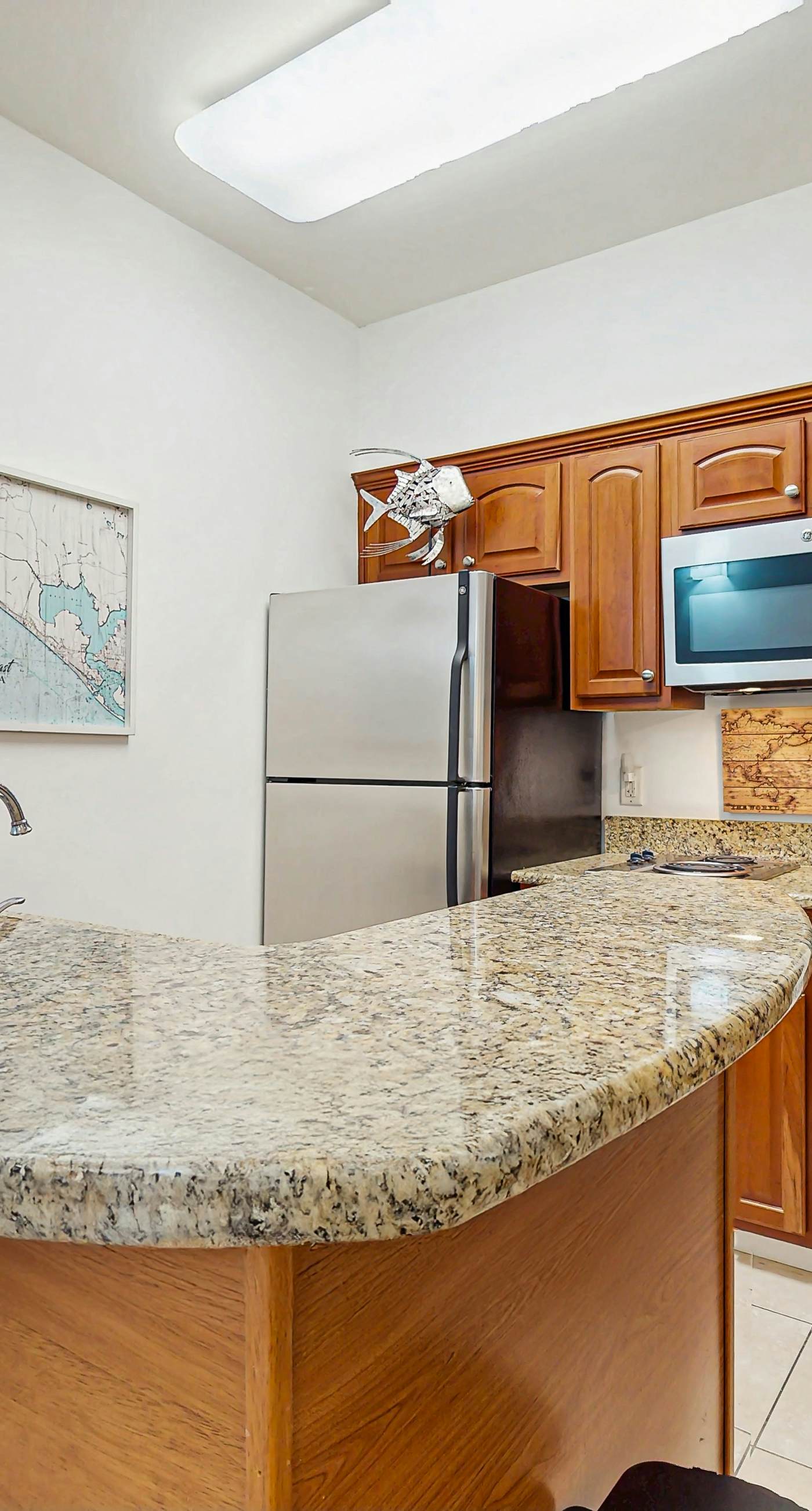 Cozy coastal condo with shared pool/hot tub, and beach access-dog friendly