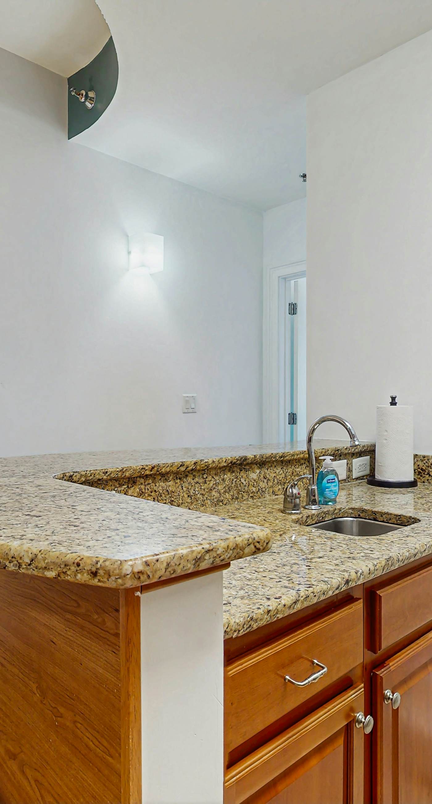 Cozy coastal condo with shared pool/hot tub, and beach access-dog friendly