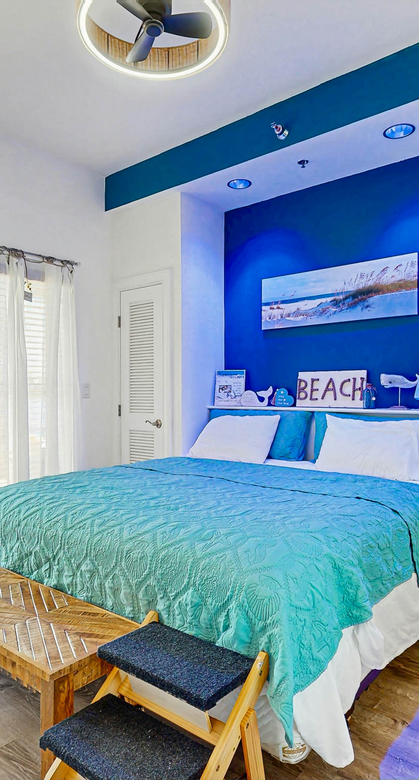 Cozy coastal condo with shared pool/hot tub, and beach access-dog friendly