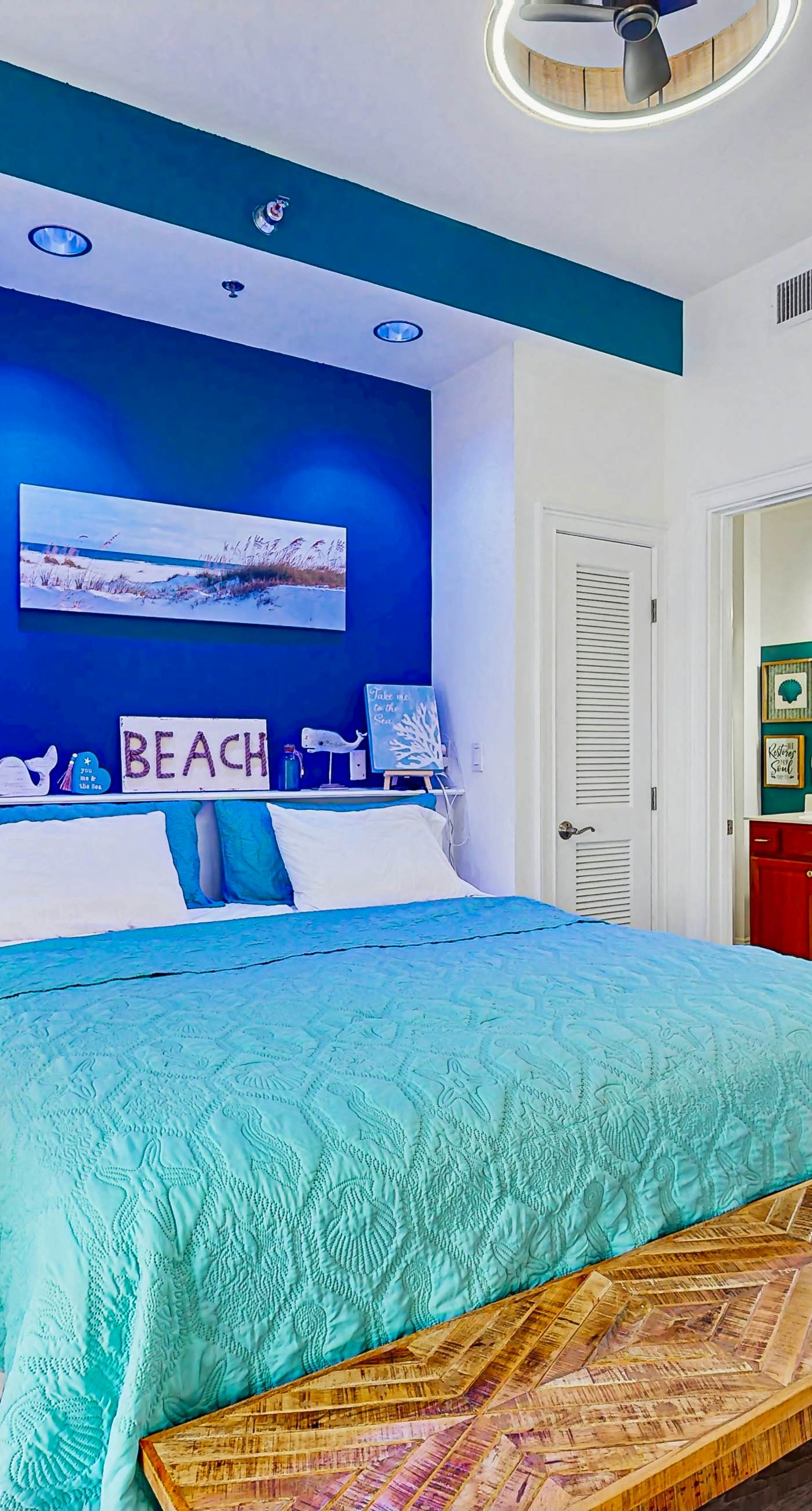 Cozy coastal condo with shared pool/hot tub, and beach access-dog friendly