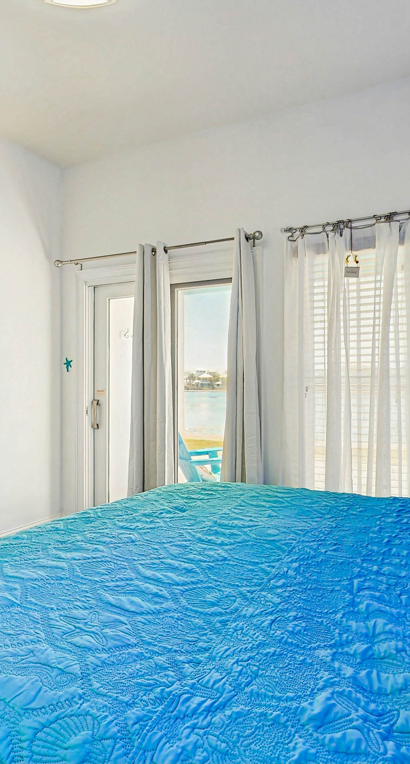 Cozy coastal condo with shared pool/hot tub, and beach access-dog friendly