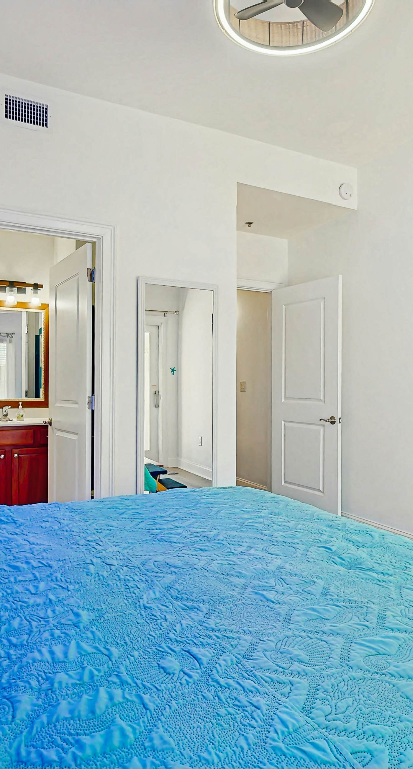 Cozy coastal condo with shared pool/hot tub, and beach access-dog friendly