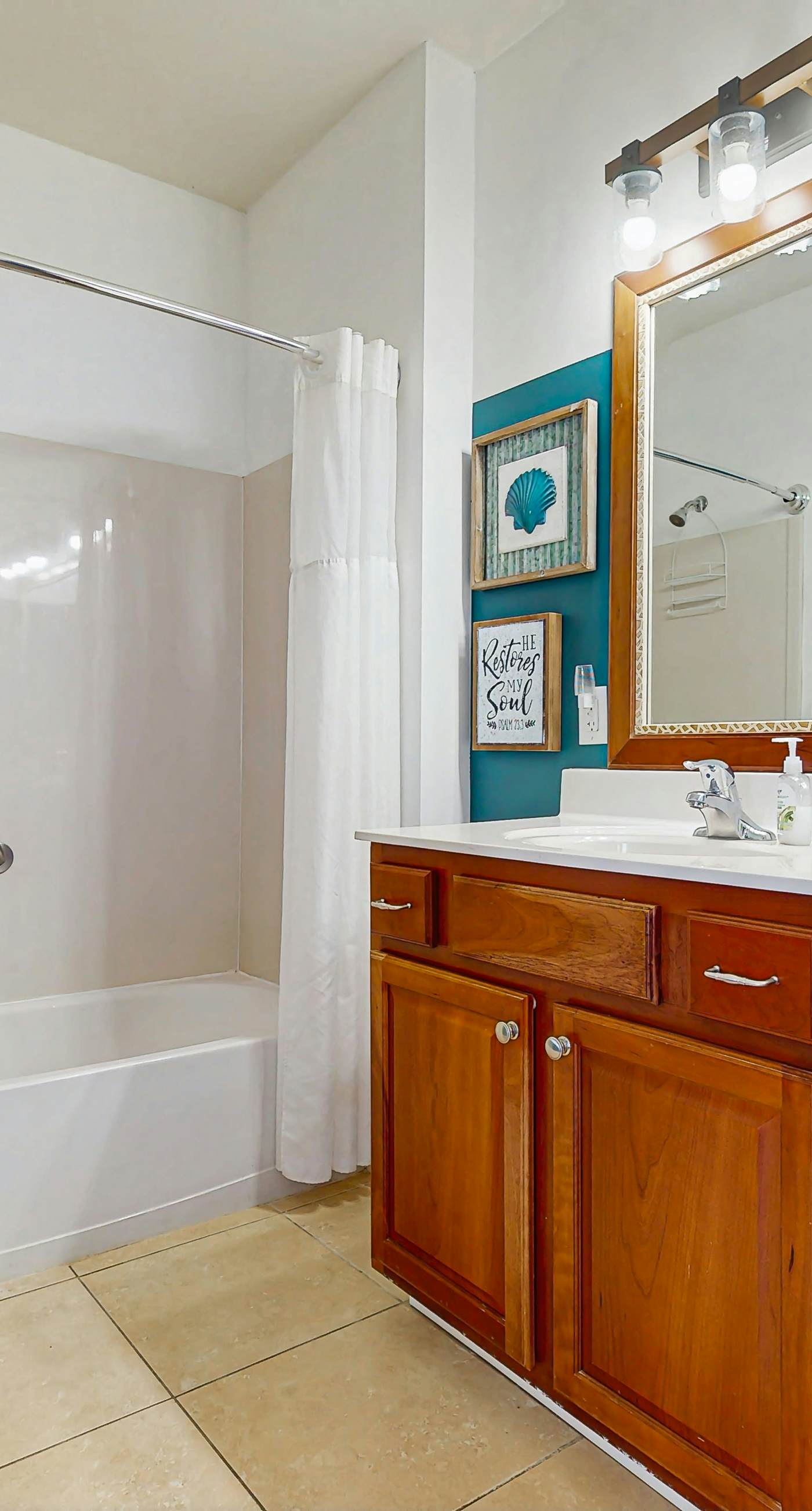 Cozy coastal condo with shared pool/hot tub, and beach access-dog friendly