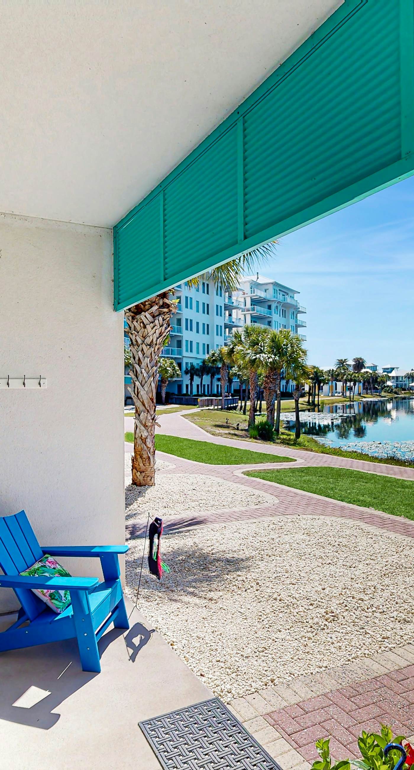 Cozy coastal condo with shared pool/hot tub, and beach access-dog friendly