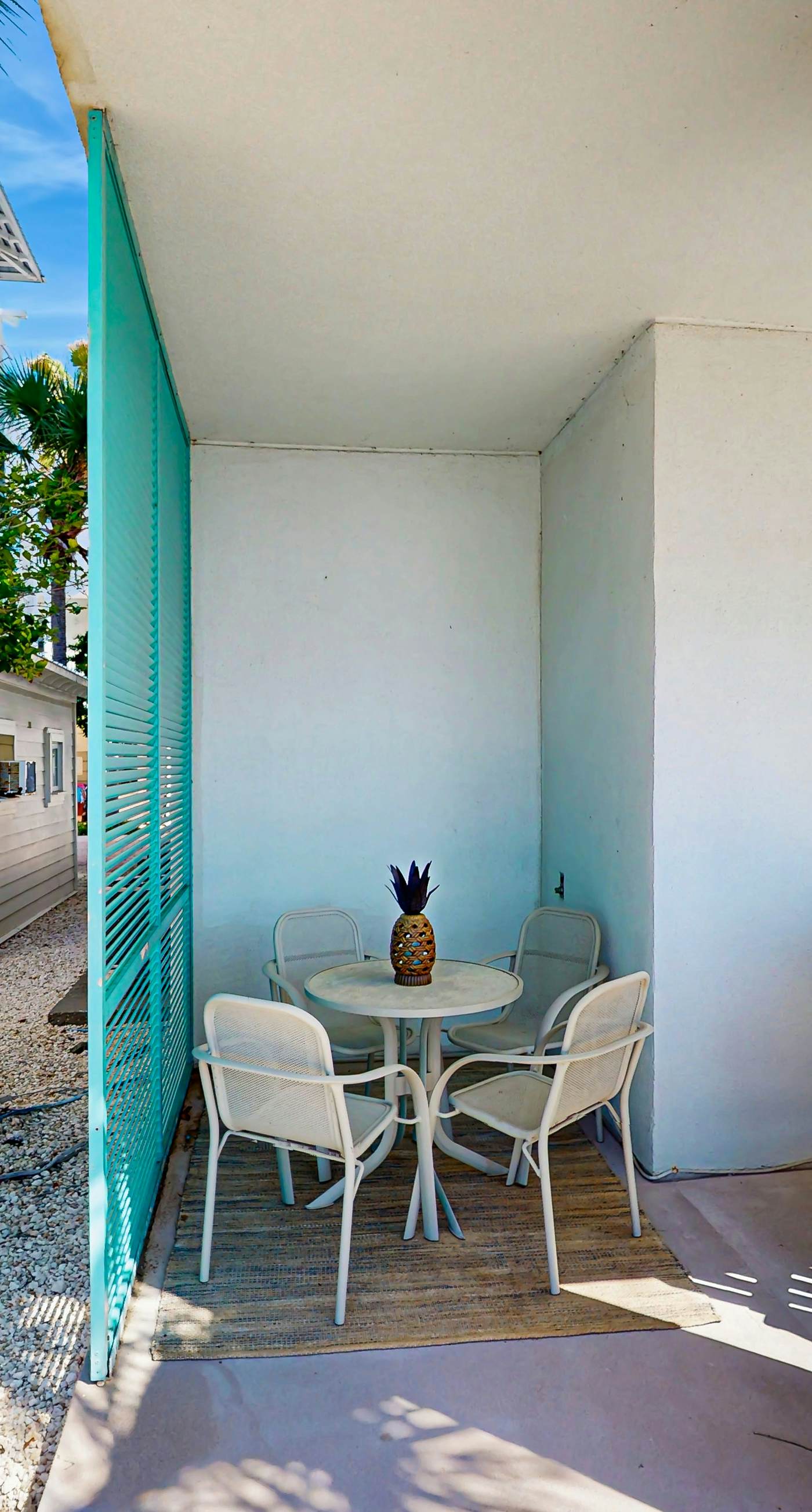 Cozy coastal condo with shared pool/hot tub, and beach access-dog friendly