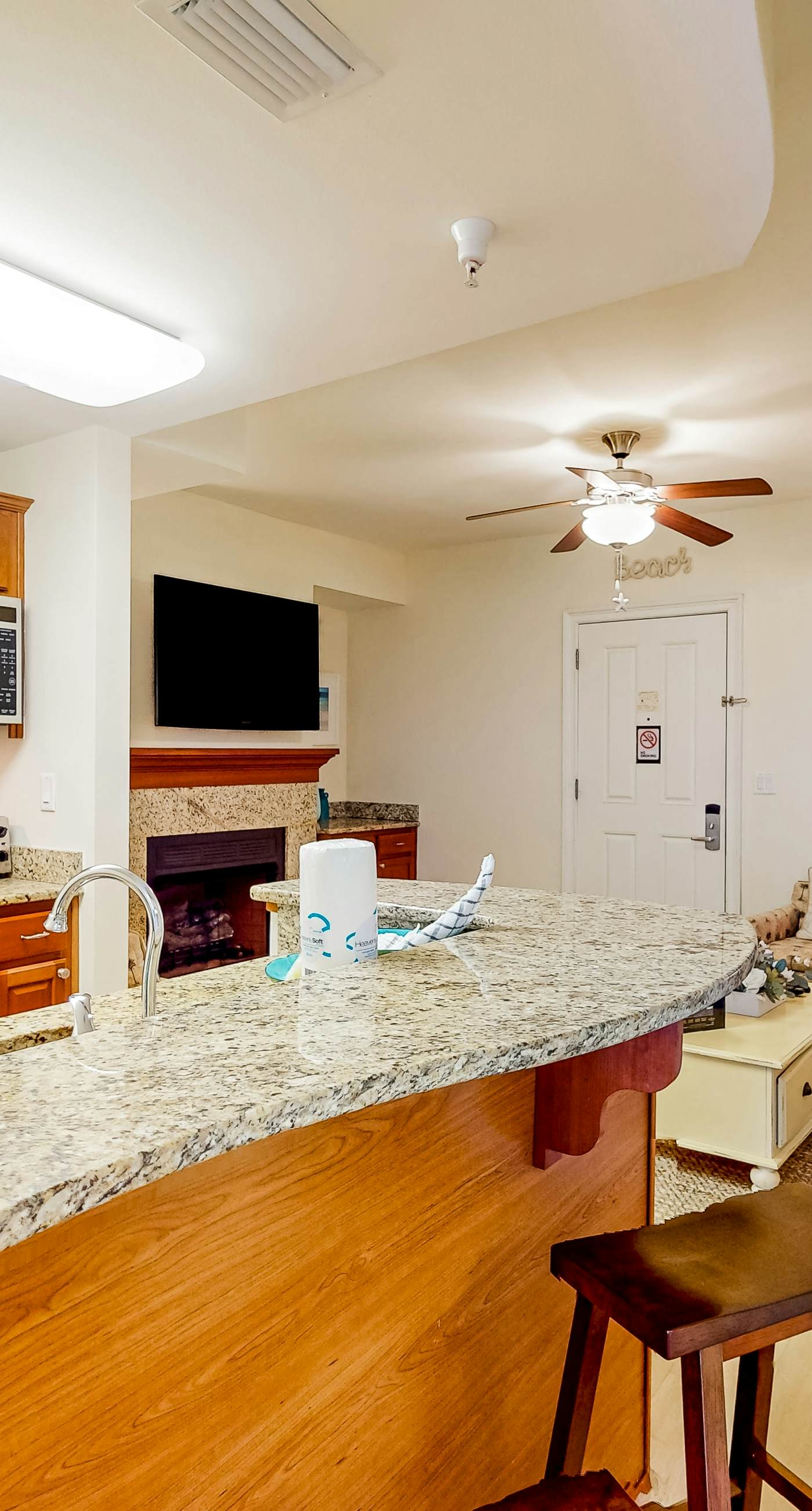 Sunset-view dog-friendly condo w/ balcony overlooking water, beach access, pool & hot tub