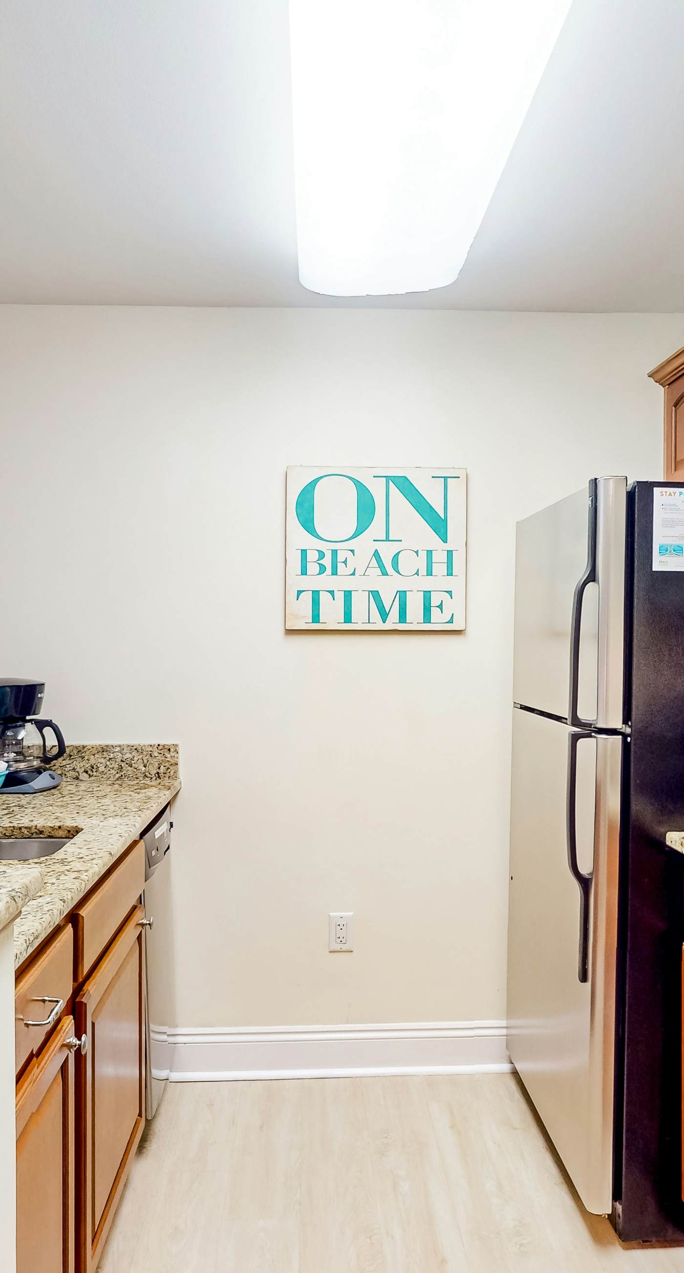 Sunset-view dog-friendly condo w/ balcony overlooking water, beach access, pool & hot tub