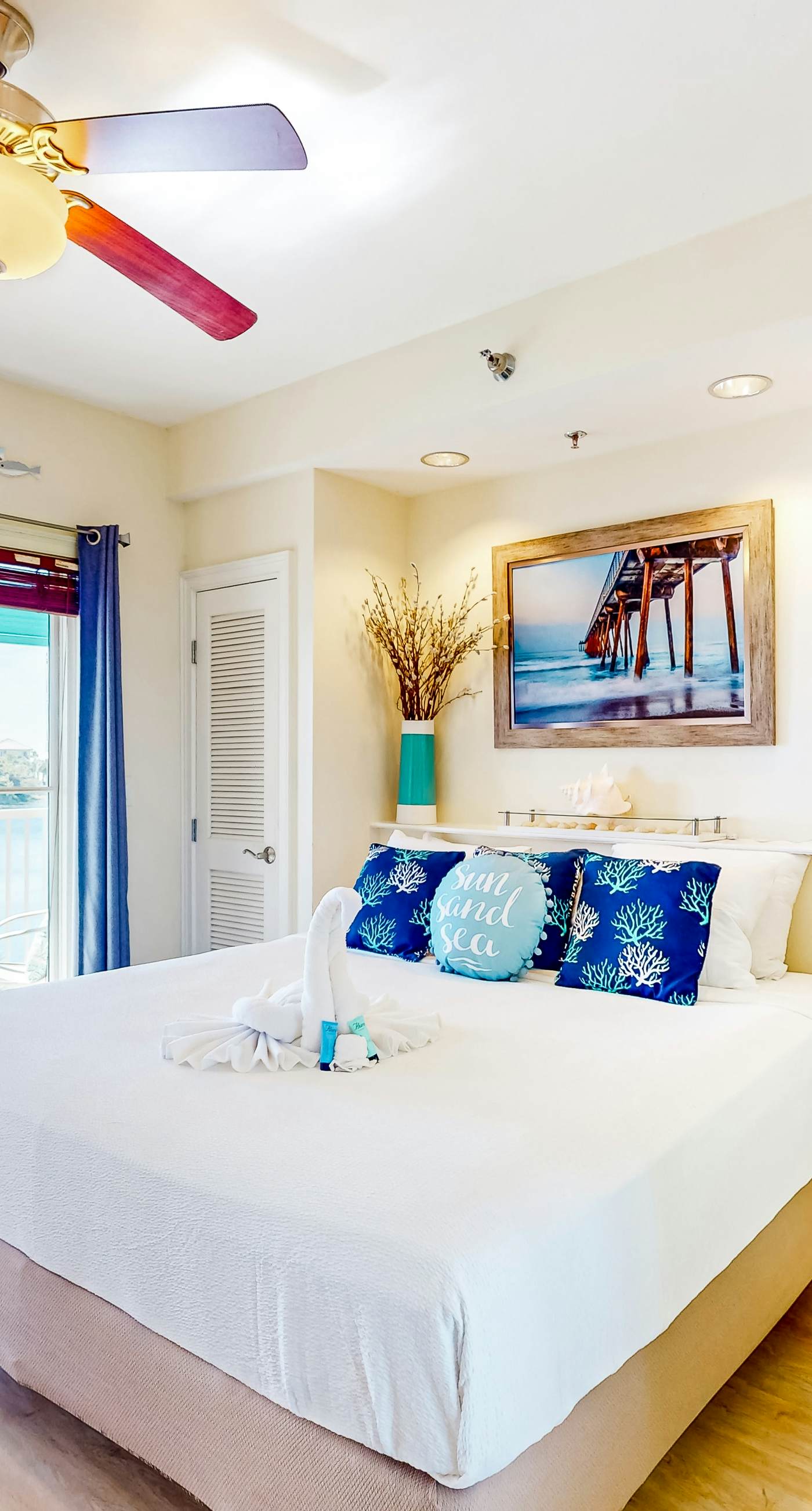 Sunset-view dog-friendly condo w/ balcony overlooking water, beach access, pool & hot tub