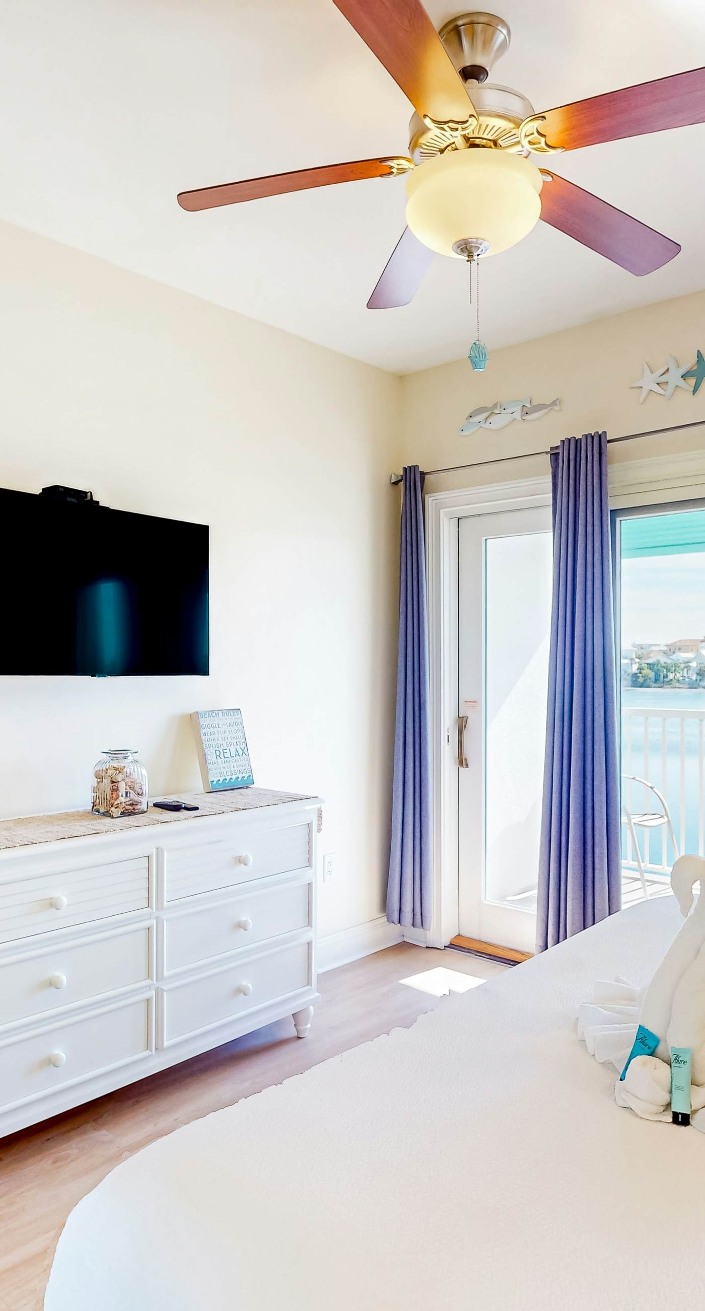 Sunset-view dog-friendly condo w/ balcony overlooking water, beach access, pool & hot tub