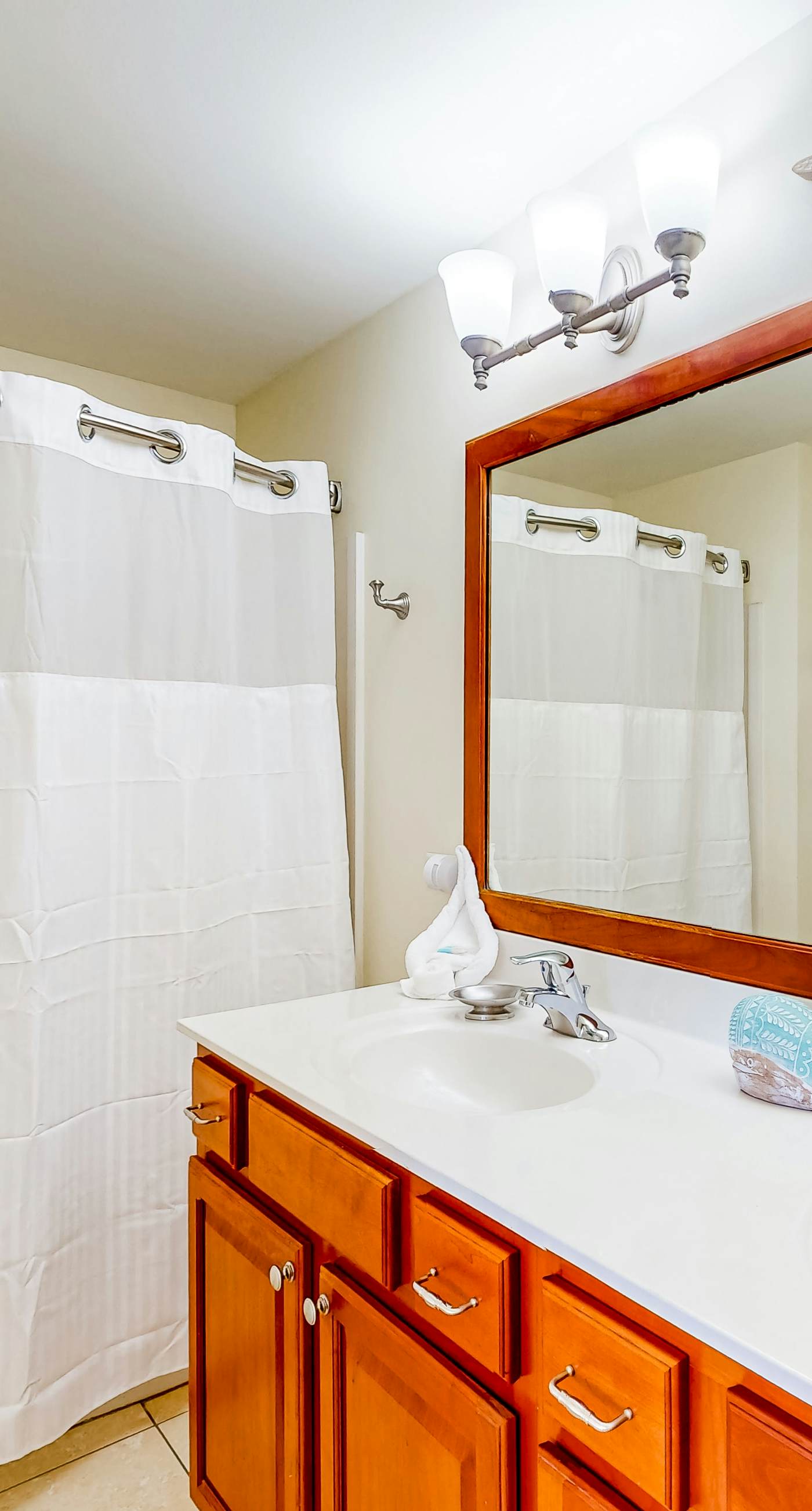 Sunset-view dog-friendly condo w/ balcony overlooking water, beach access, pool & hot tub