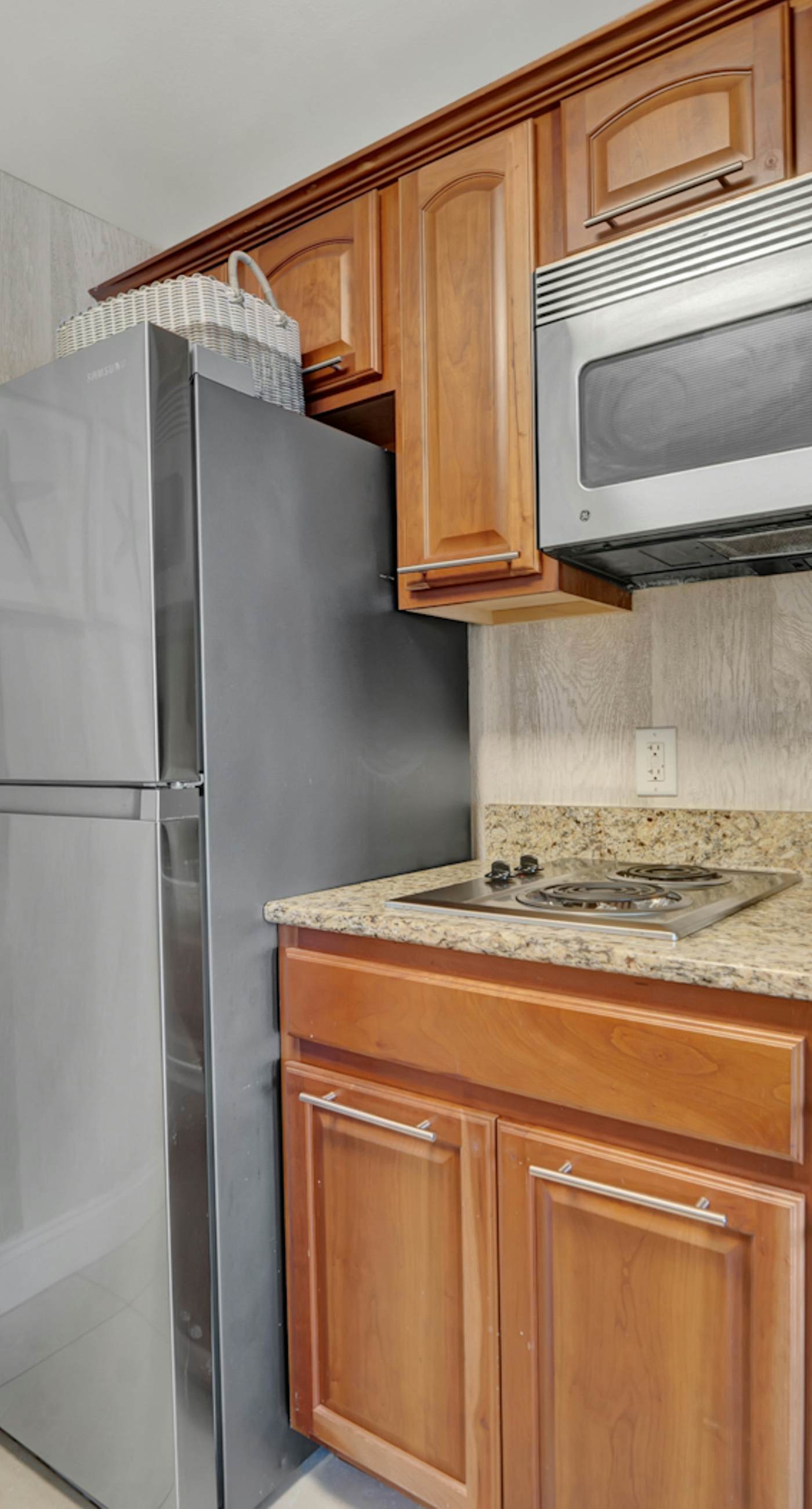 Stunning lake-view condo with private balcony, pools, hot tub, & private beach