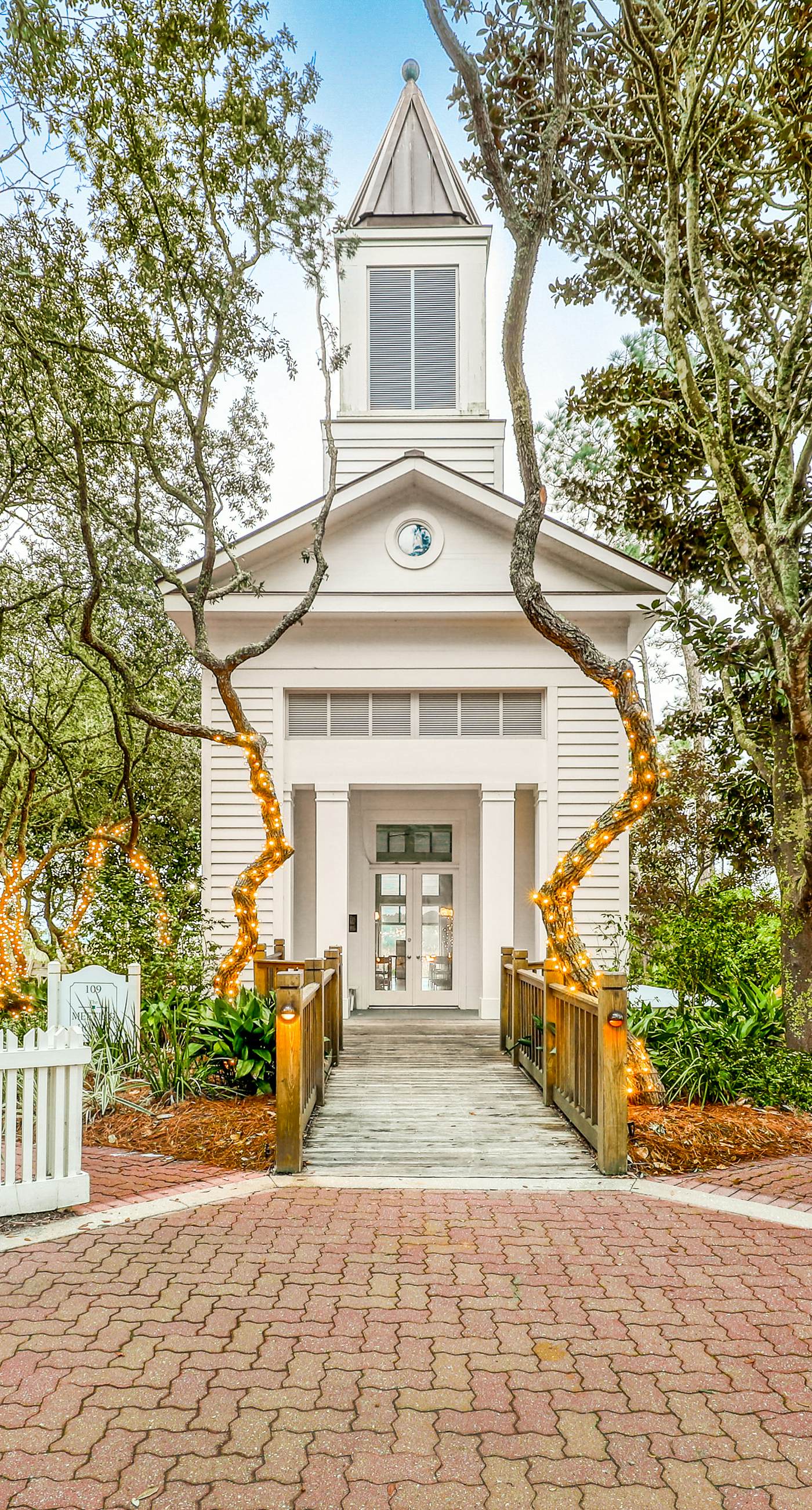 Stunning lake-view condo with private balcony, pools, hot tub, & private beach