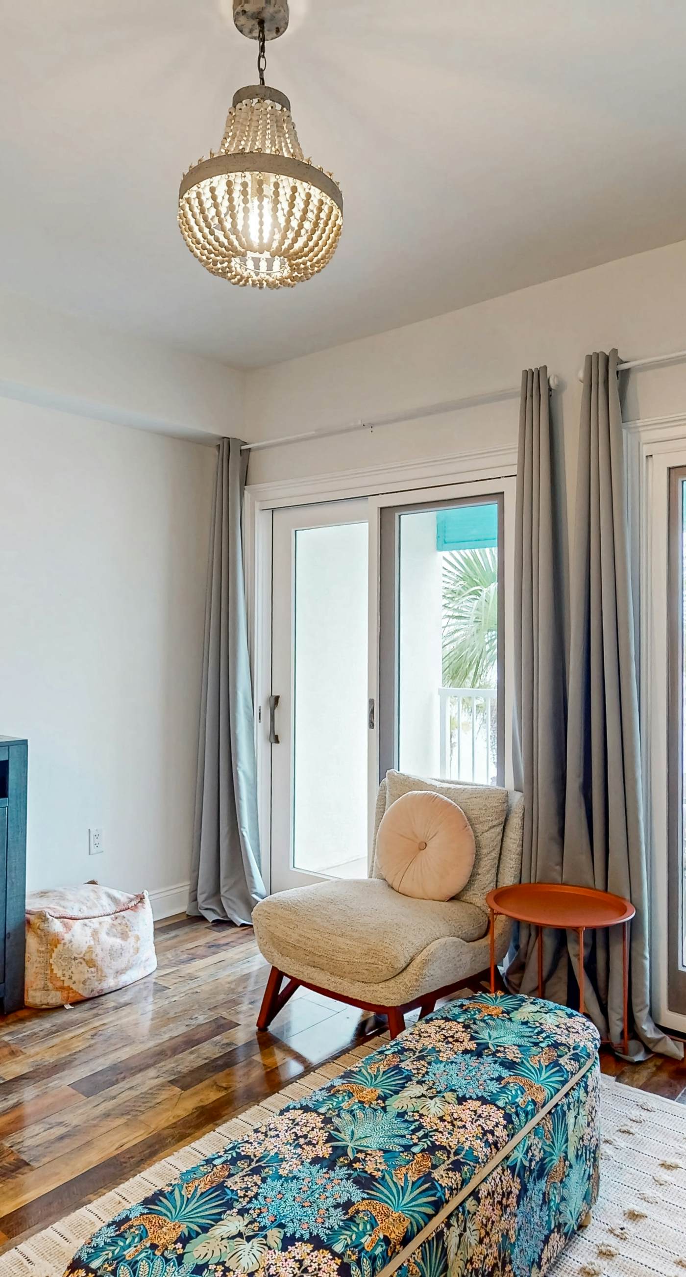 Lakefront resort condo with heated outdoor pool, hot tub, balcony, lake views