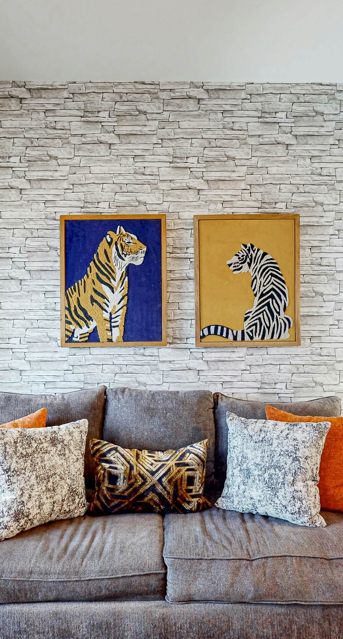 Lakefront resort condo with heated outdoor pool, hot tub, balcony, lake views