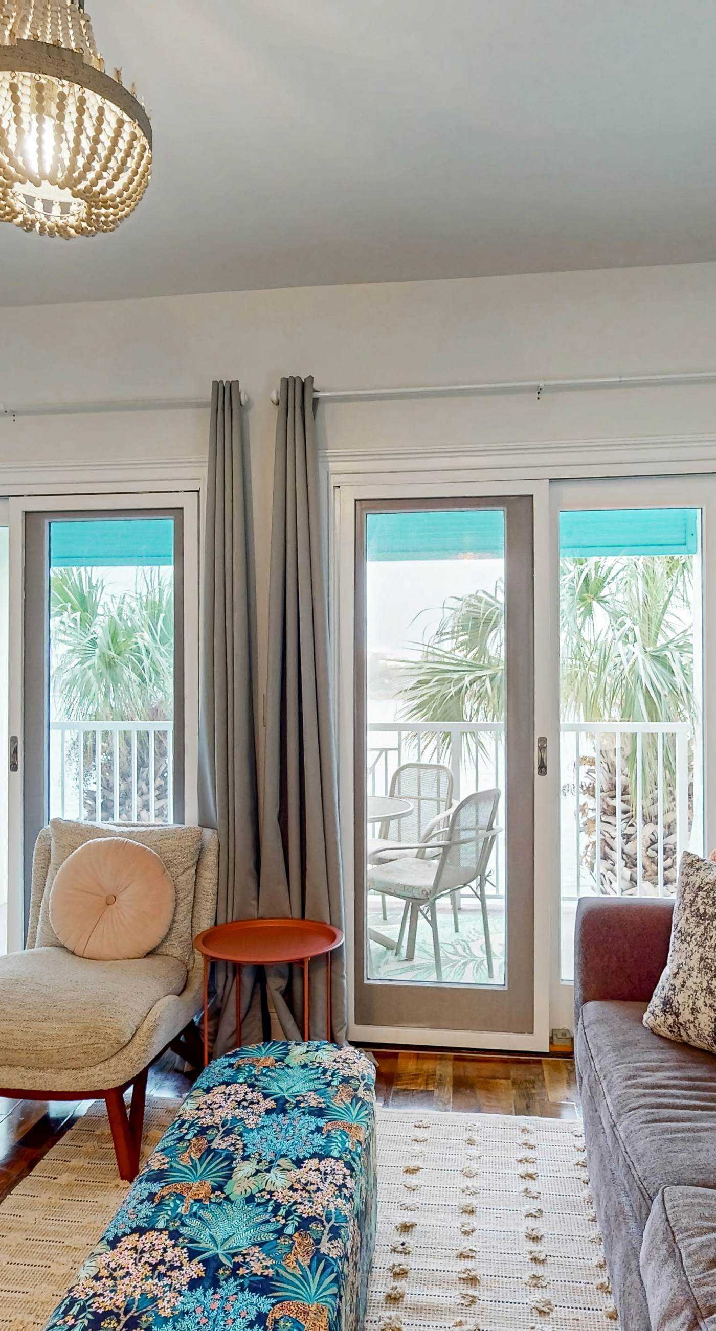 Lakefront resort condo with heated outdoor pool, hot tub, balcony, lake views