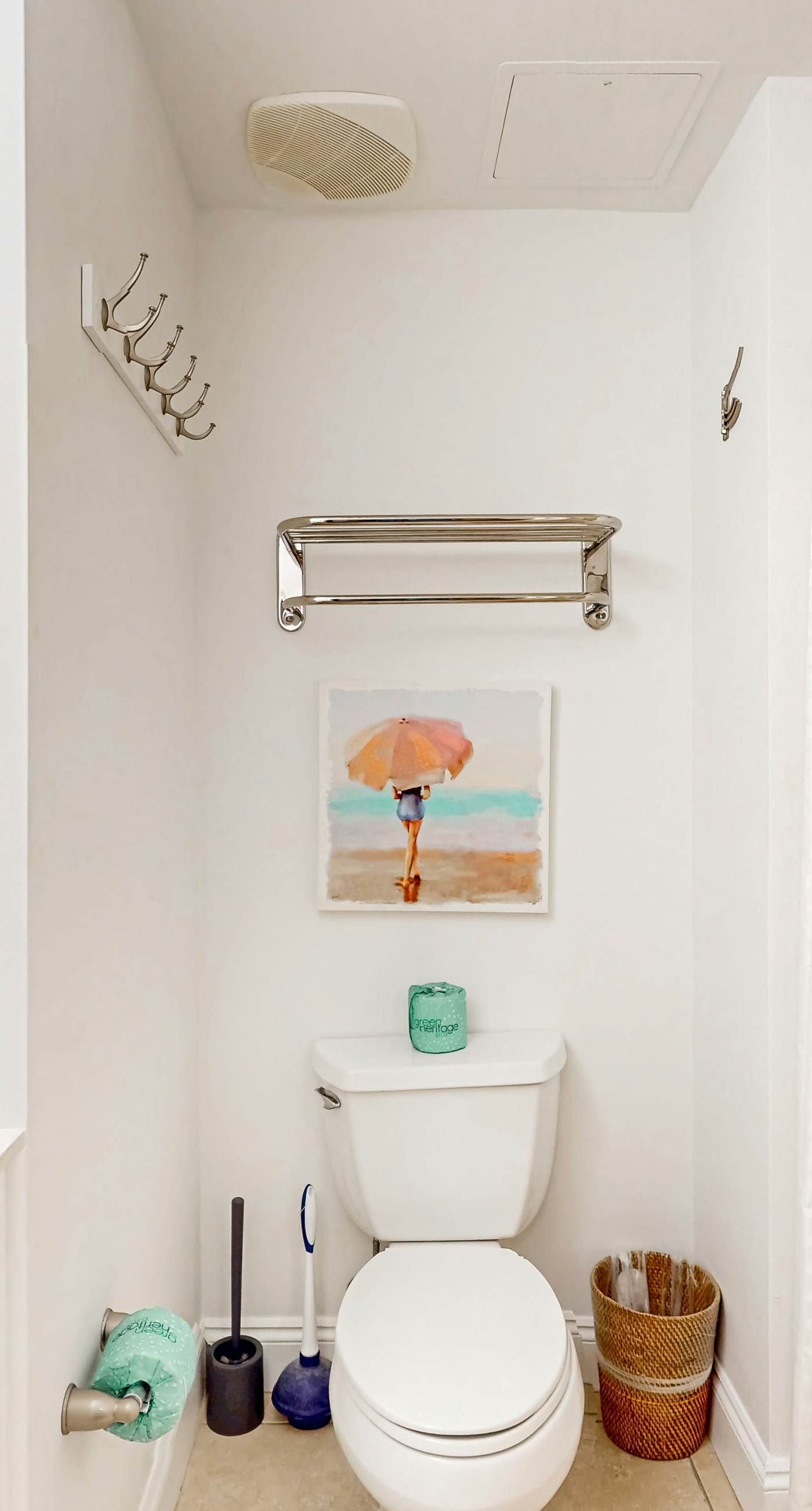 Lakefront resort condo with heated outdoor pool, hot tub, balcony, lake views