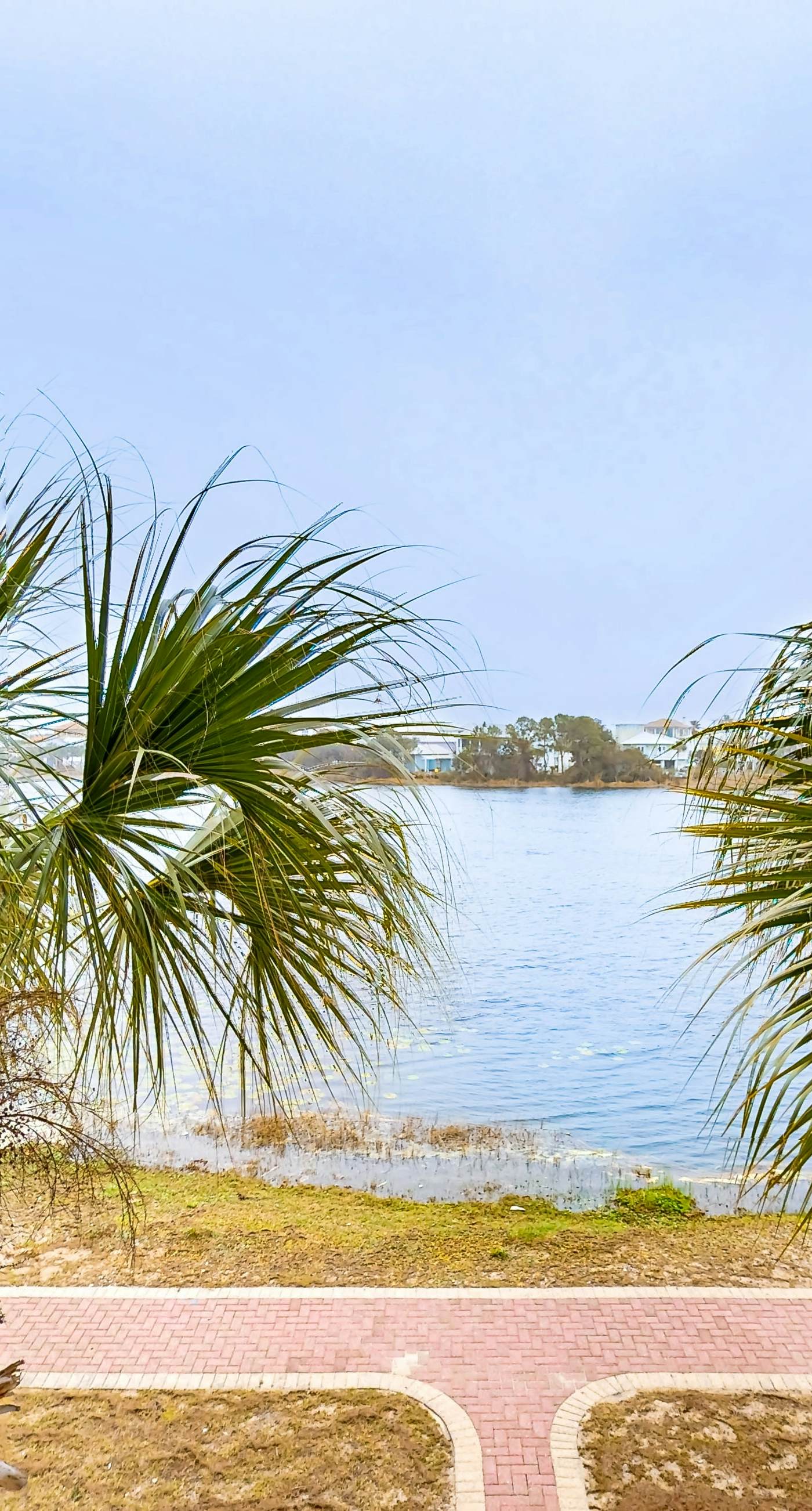 Lakefront resort condo with heated outdoor pool, hot tub, balcony, lake views