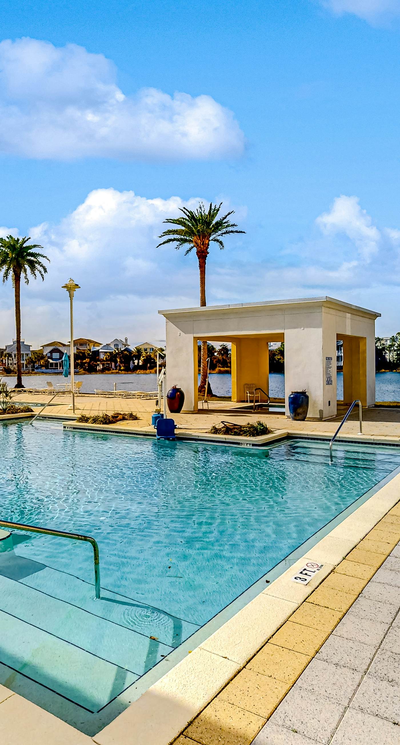 Lakefront resort condo with heated outdoor pool, hot tub, balcony, lake views