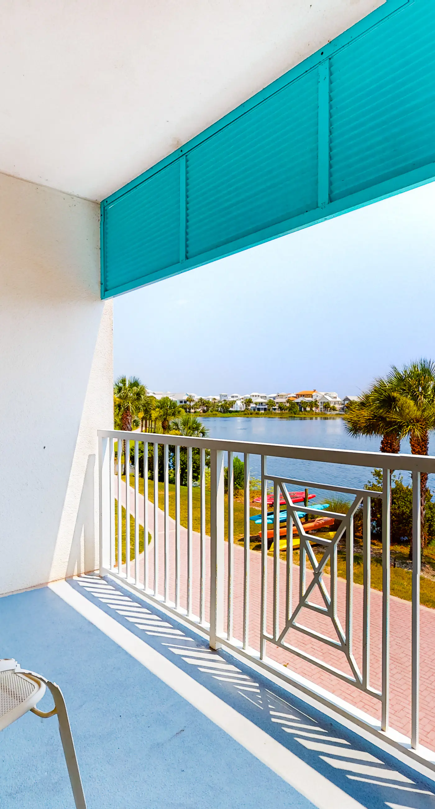 Stylish condo with lake views, bike rentals, & pools - walk to the beach