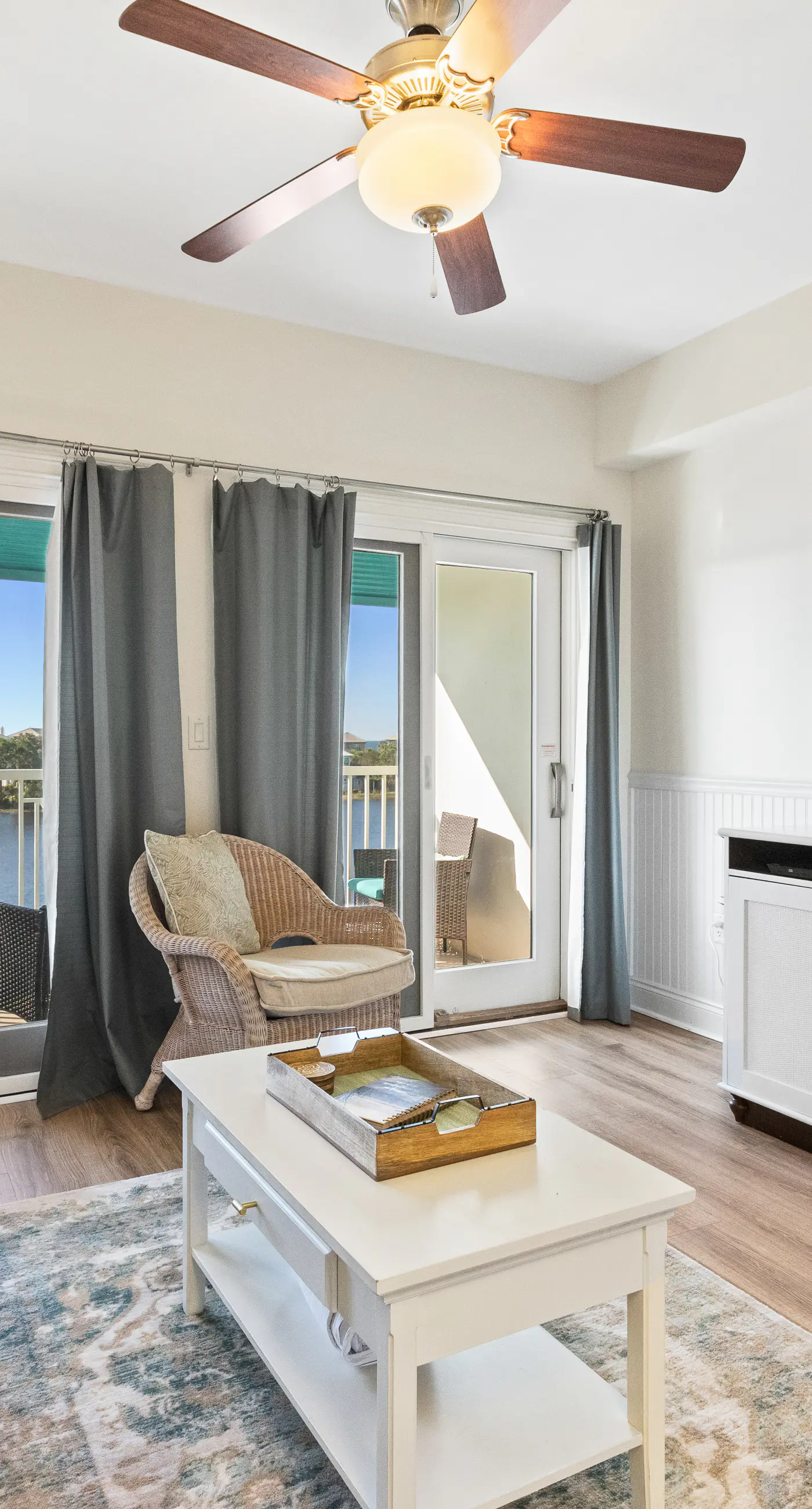 Newly renovated fourth-floor studio w/spectacular views, shared hot tub, & pool
