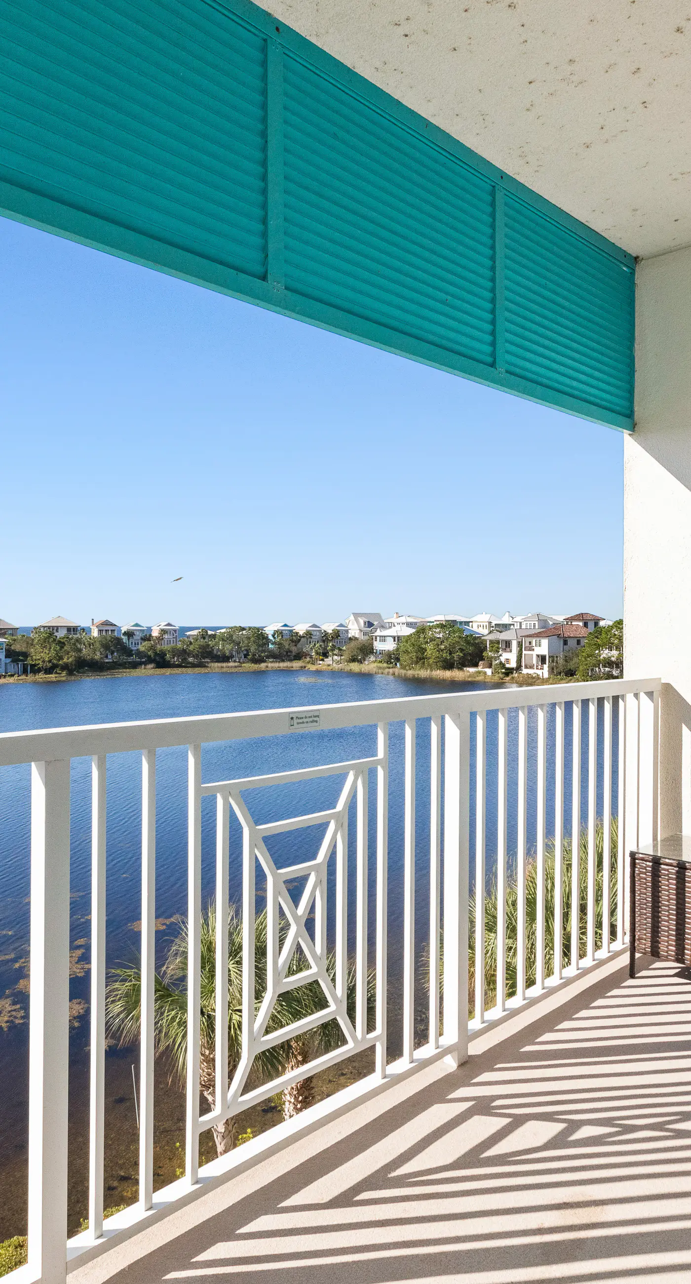 Newly renovated fourth-floor studio w/spectacular views, shared hot tub, & pool