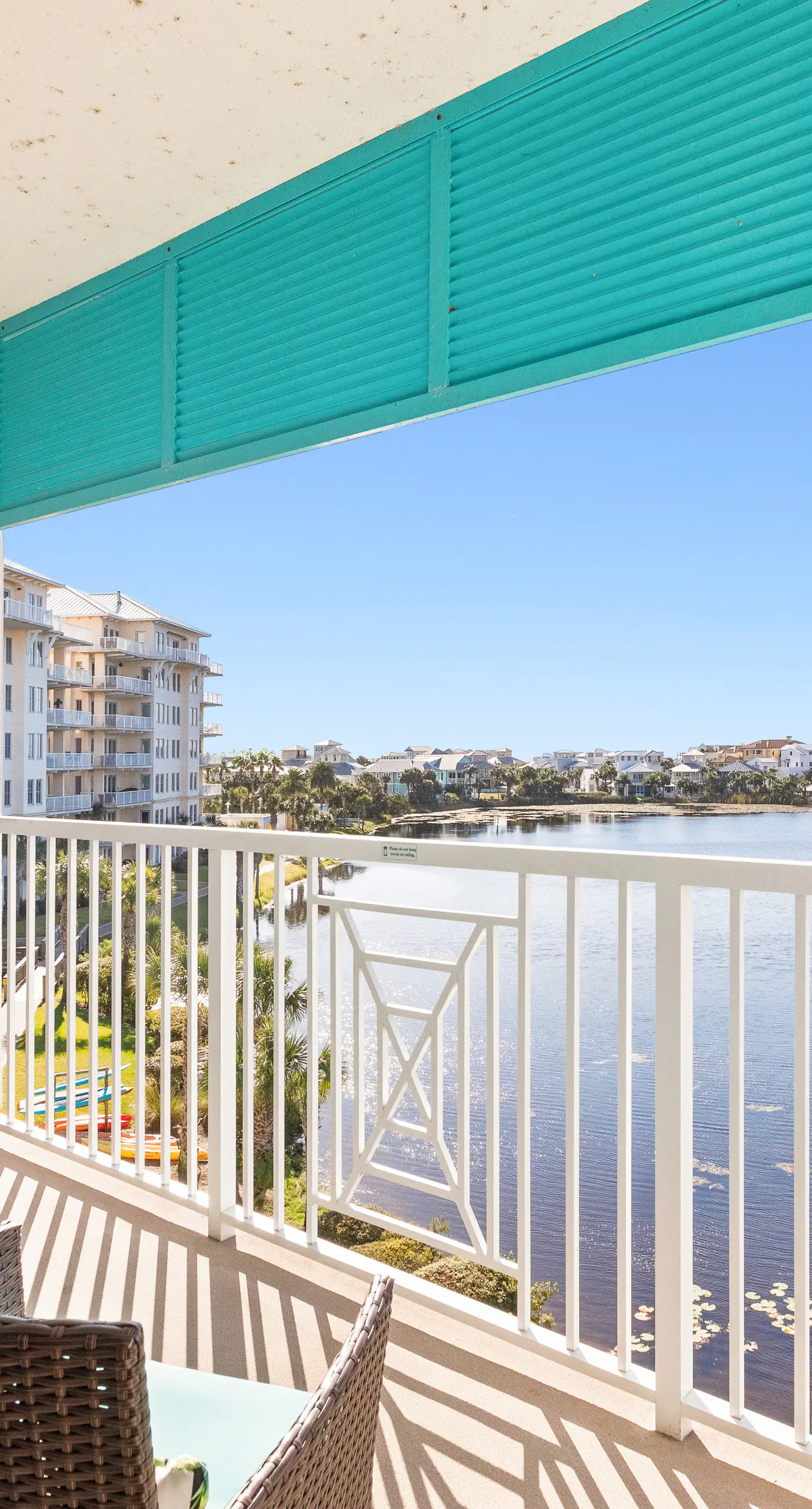 Newly renovated fourth-floor studio w/spectacular views, shared hot tub, & pool