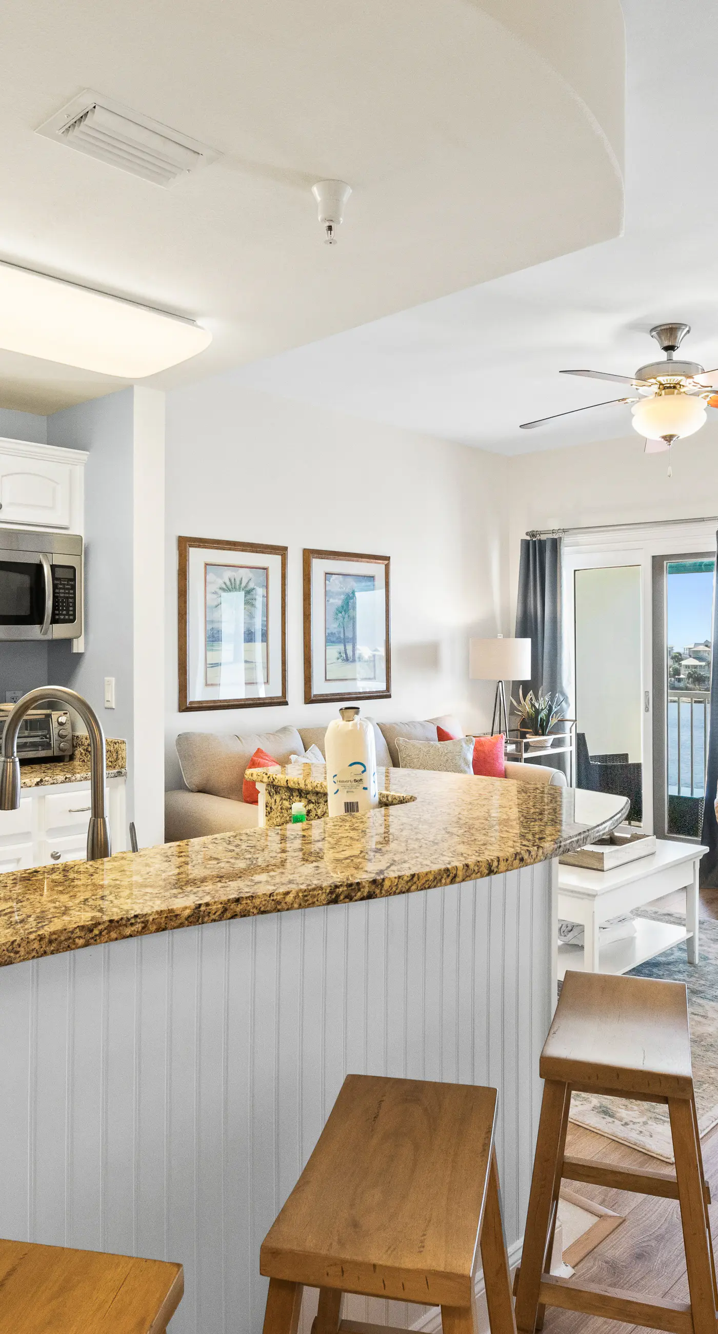 Newly renovated fourth-floor studio w/spectacular views, shared hot tub, & pool