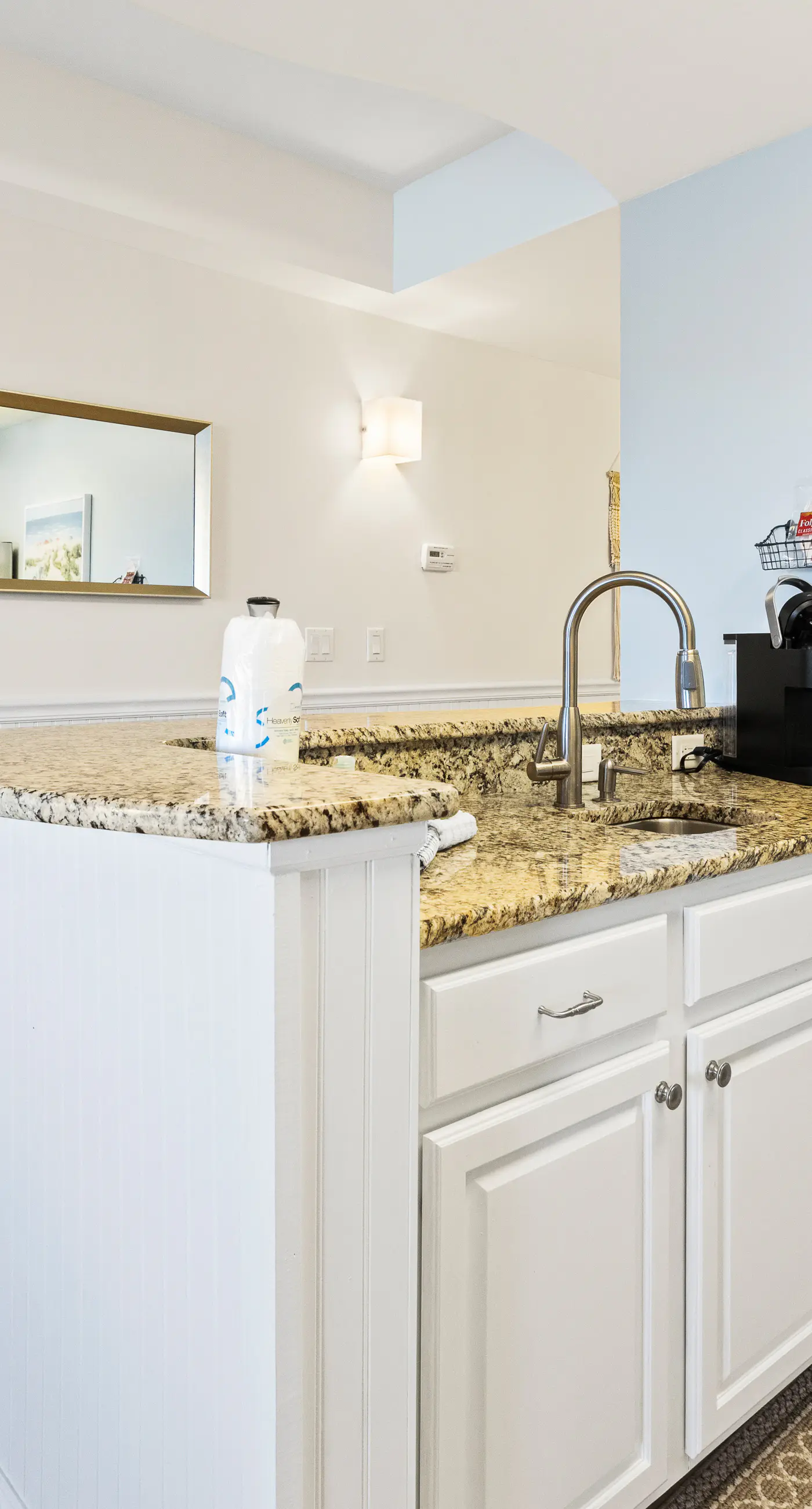 Newly renovated fourth-floor studio w/spectacular views, shared hot tub, & pool