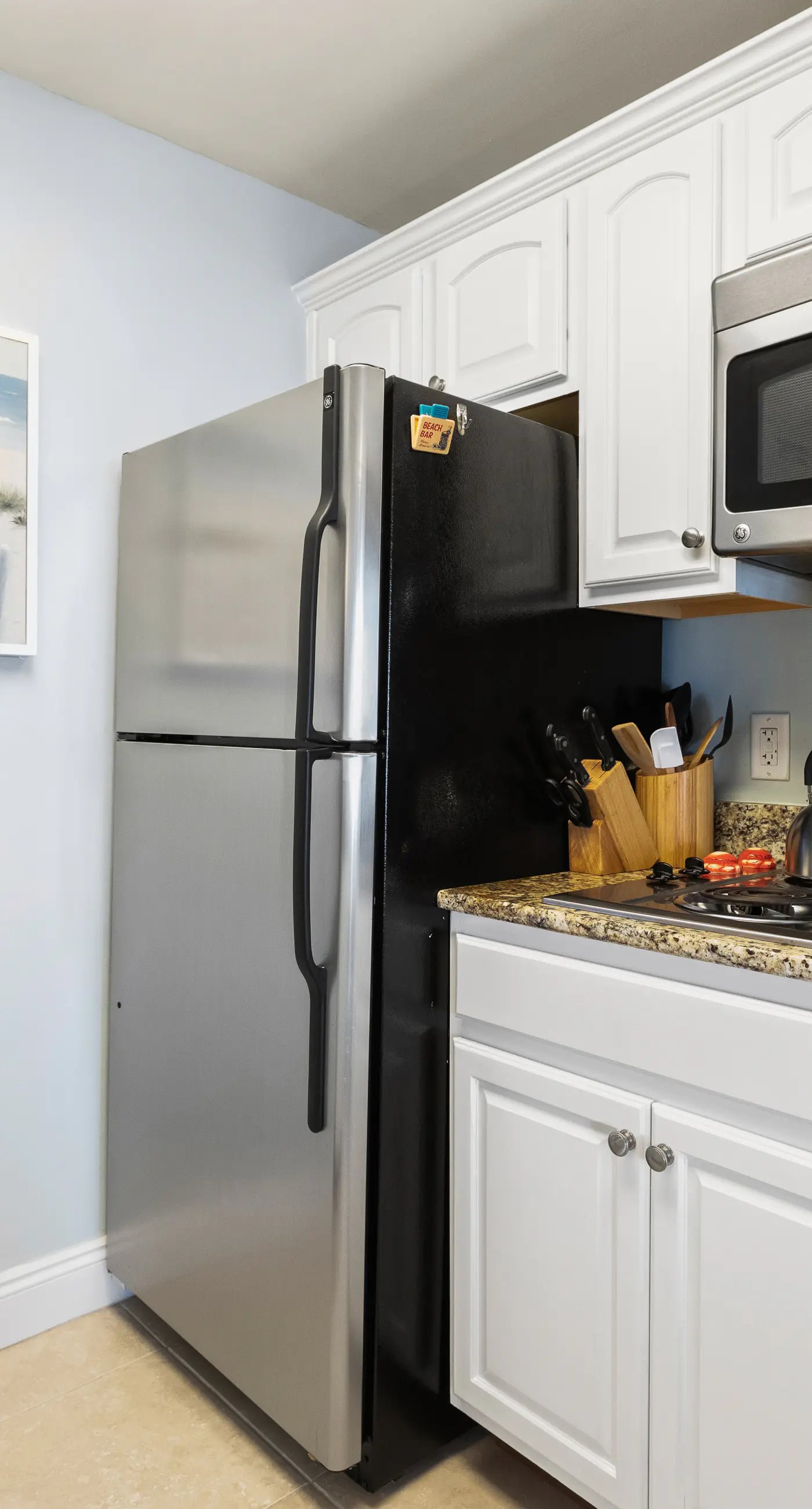 Newly renovated fourth-floor studio w/spectacular views, shared hot tub, & pool