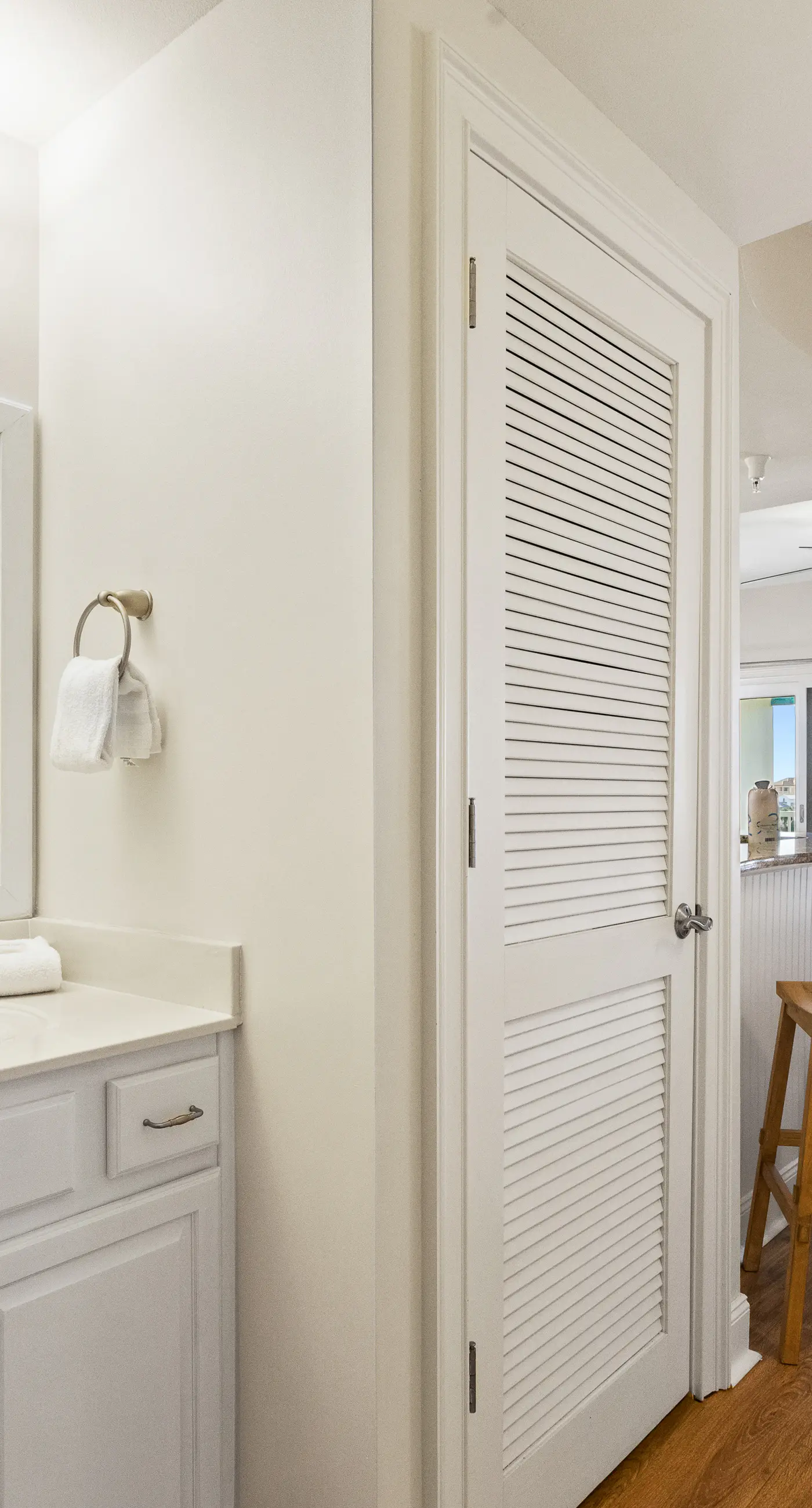 Newly renovated fourth-floor studio w/spectacular views, shared hot tub, & pool