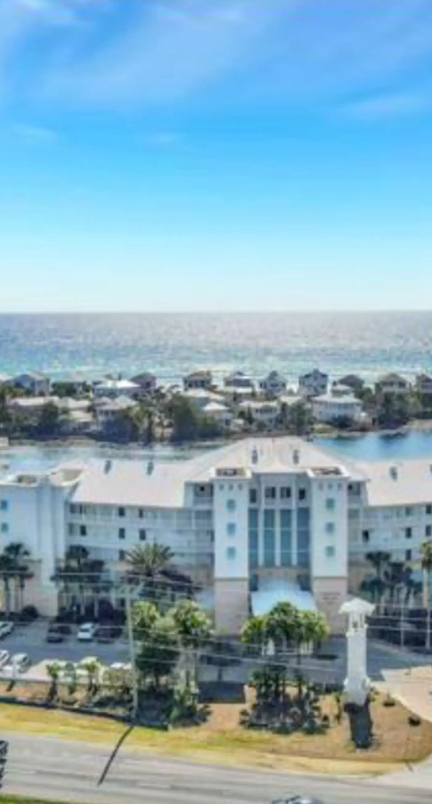 Newly renovated fourth-floor studio w/spectacular views, shared hot tub, & pool