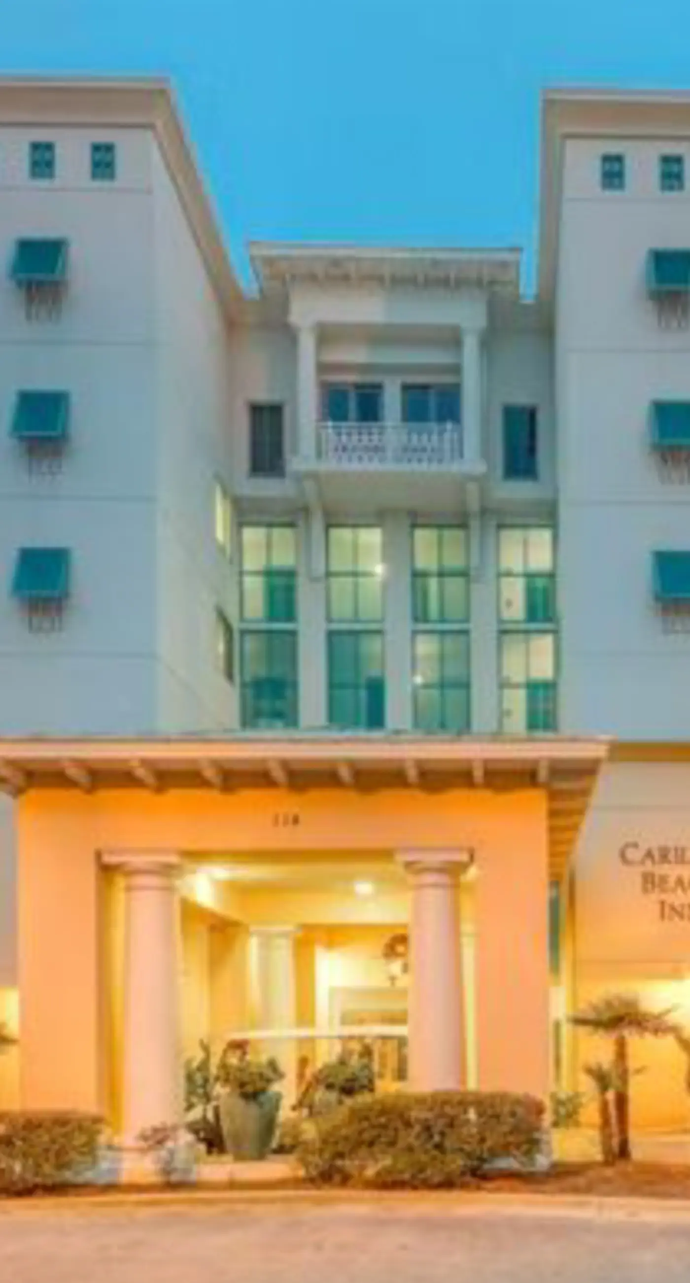 Newly renovated fourth-floor studio w/spectacular views, shared hot tub, & pool