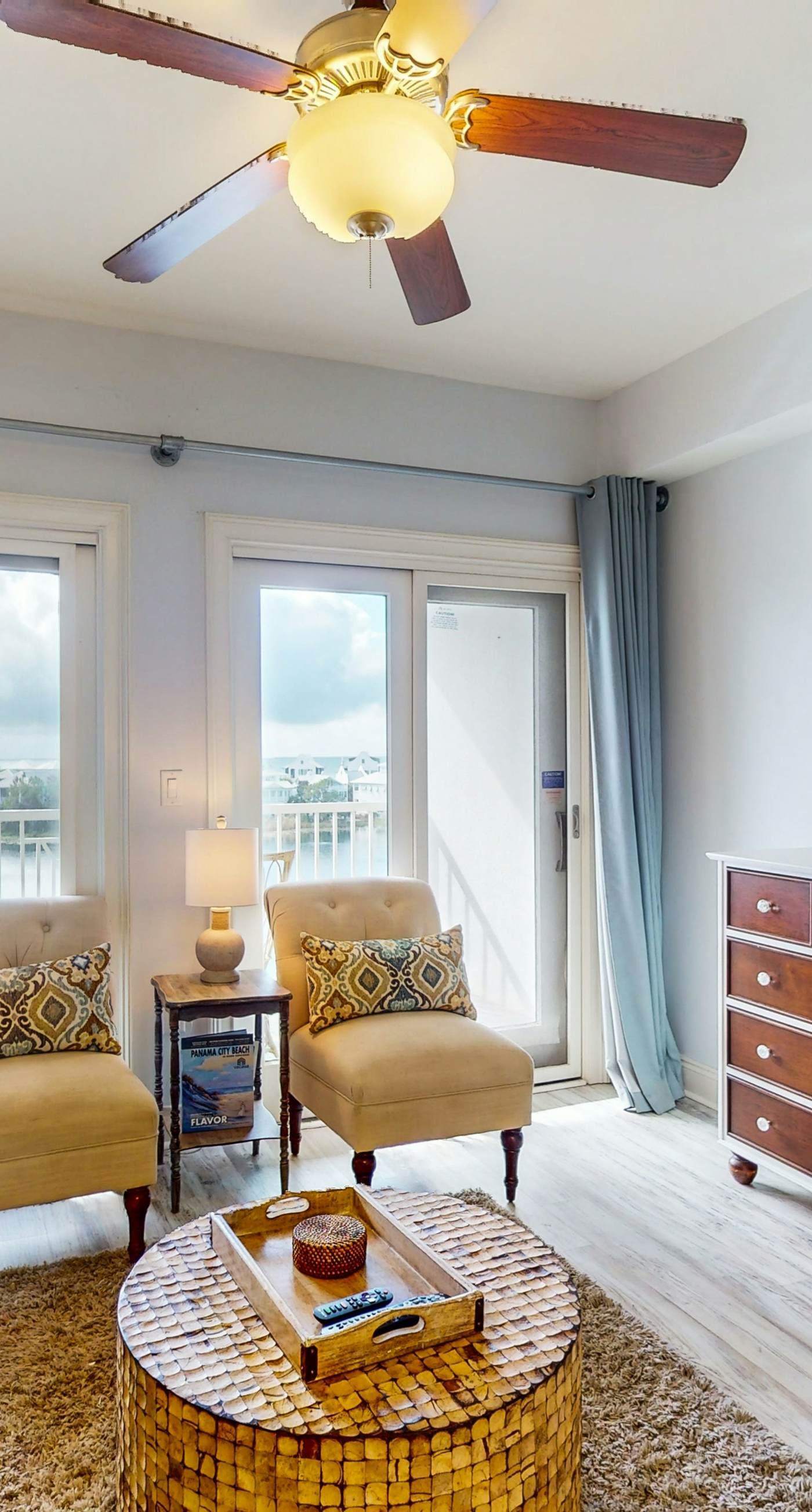 Pretty snowbird condo w/ lake views, free WiFi, and full kitchen