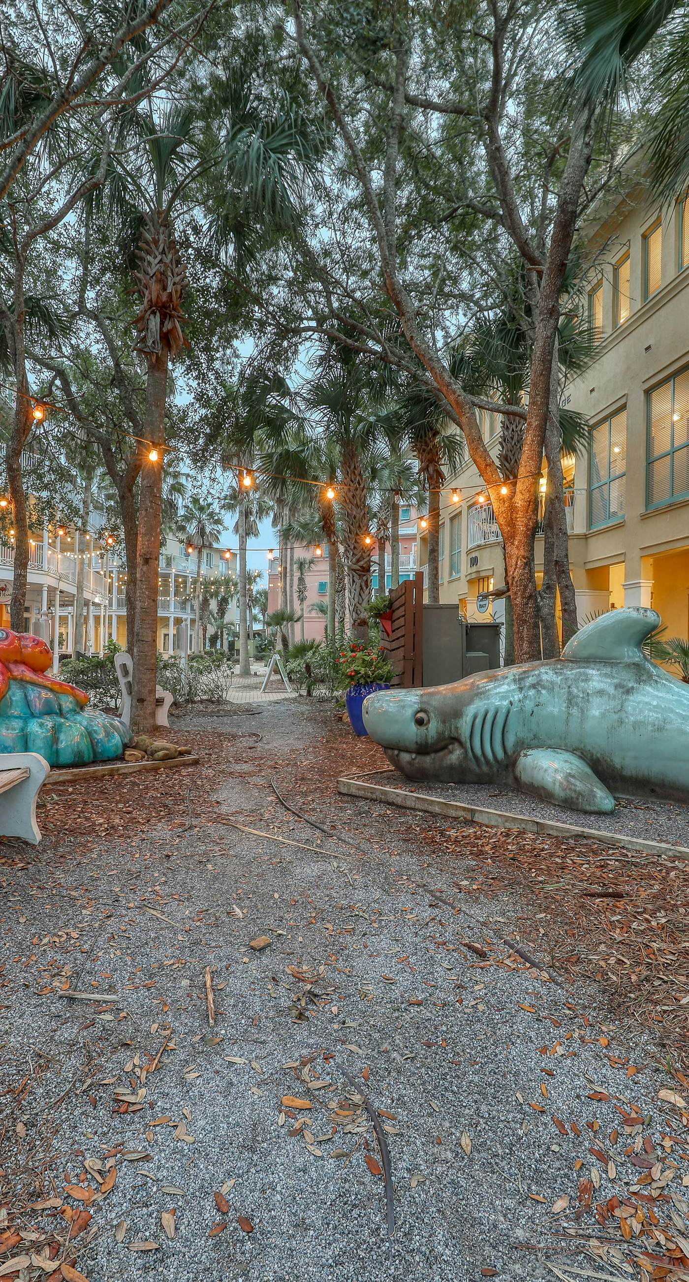 Pretty snowbird condo w/ lake views, free WiFi, and full kitchen