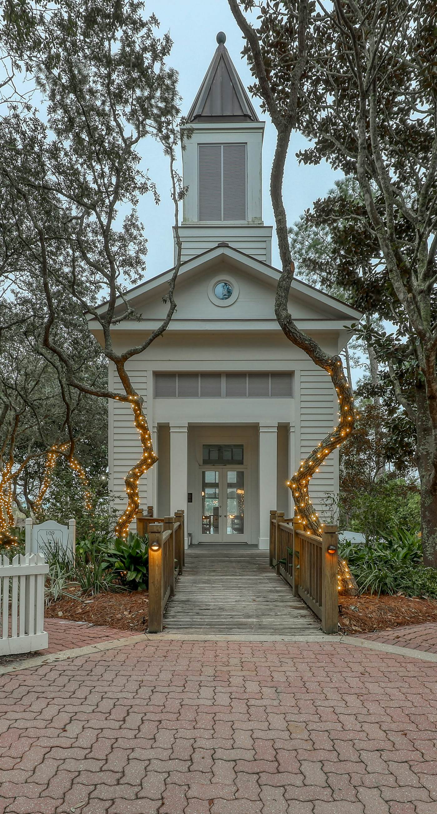 Pretty snowbird condo w/ lake views, free WiFi, and full kitchen