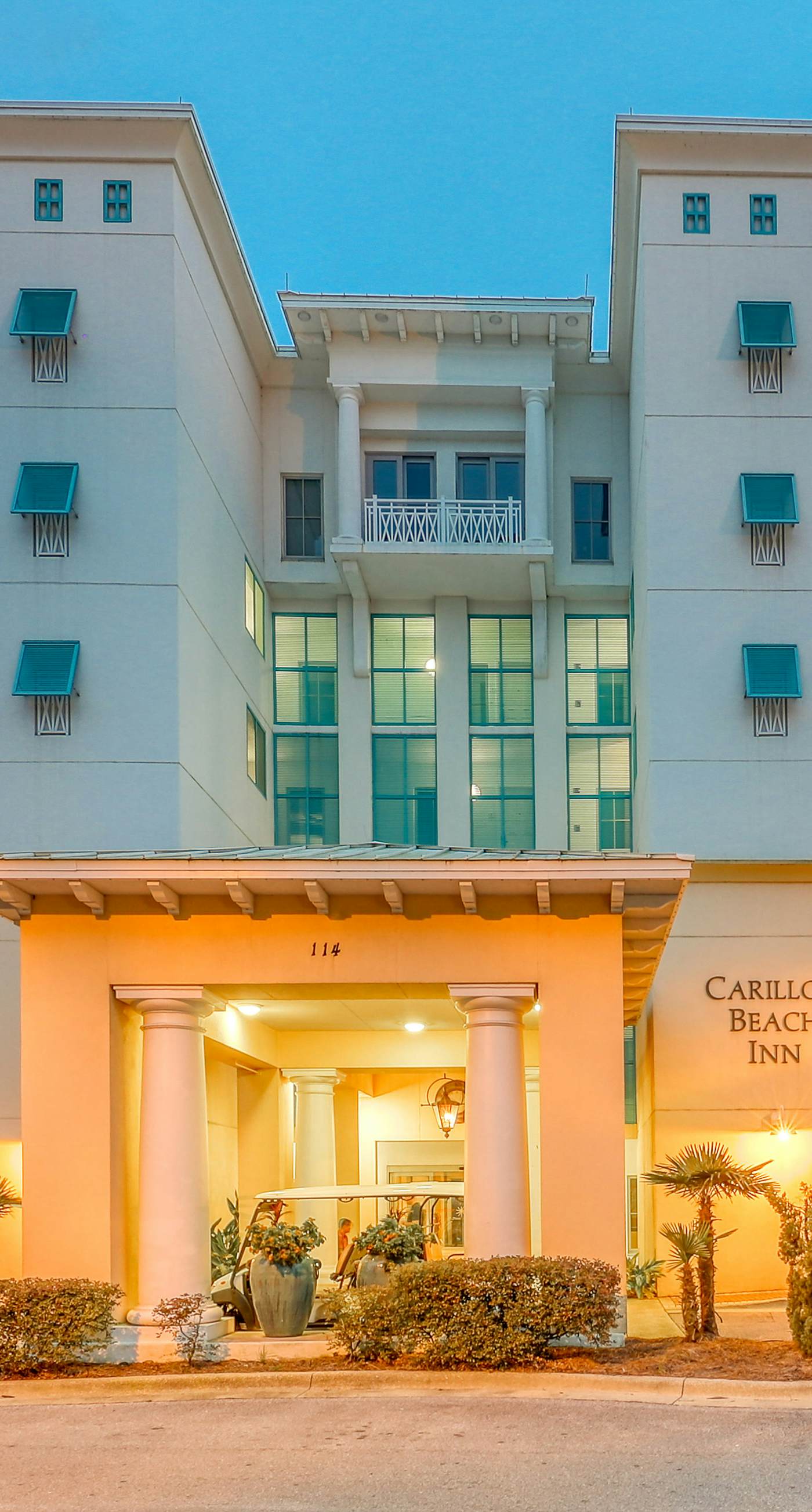 Pretty snowbird condo w/ lake views, free WiFi, and full kitchen