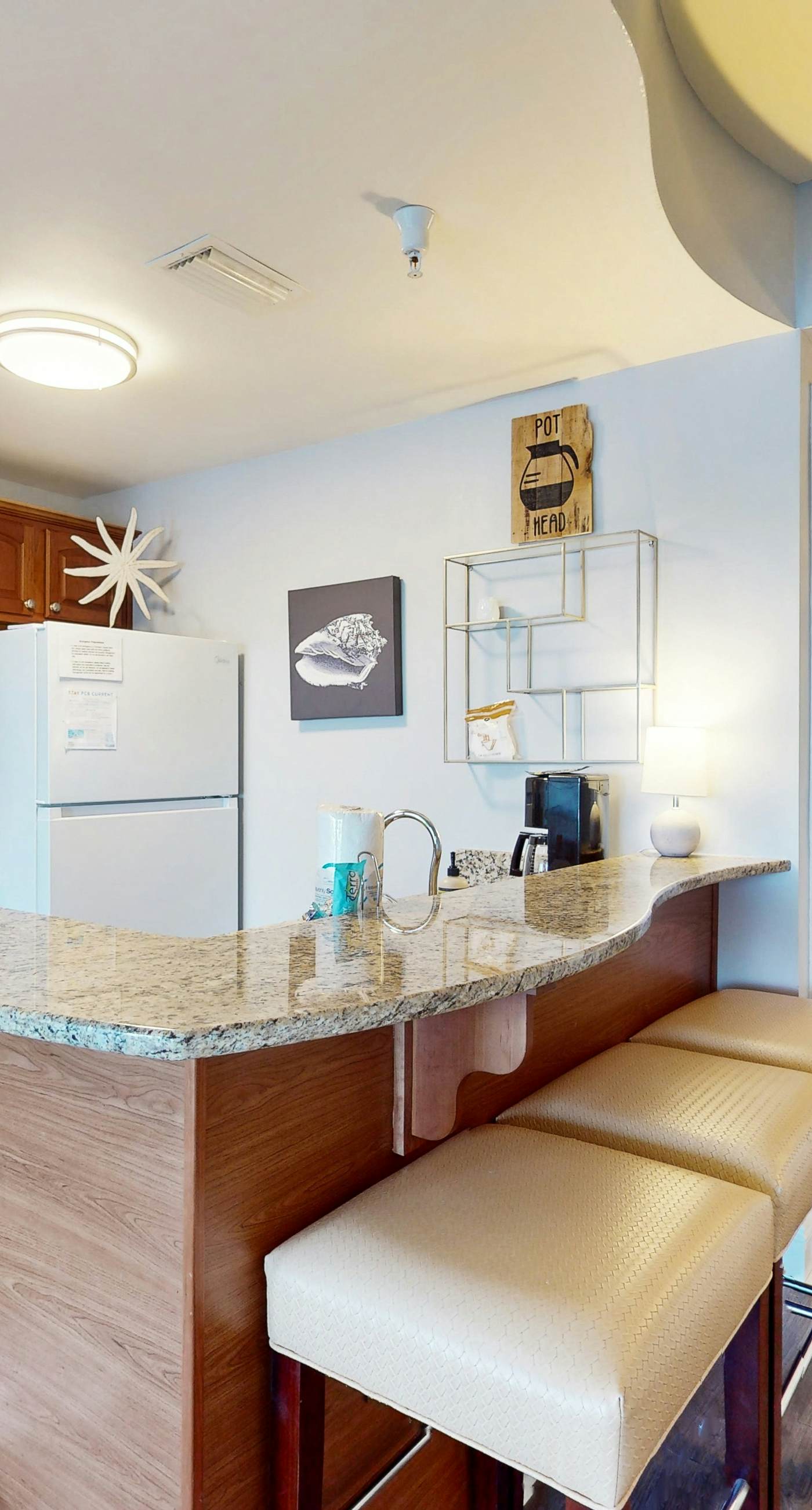 Boutique studio walking distance to the Gulf- resort pools & amenities