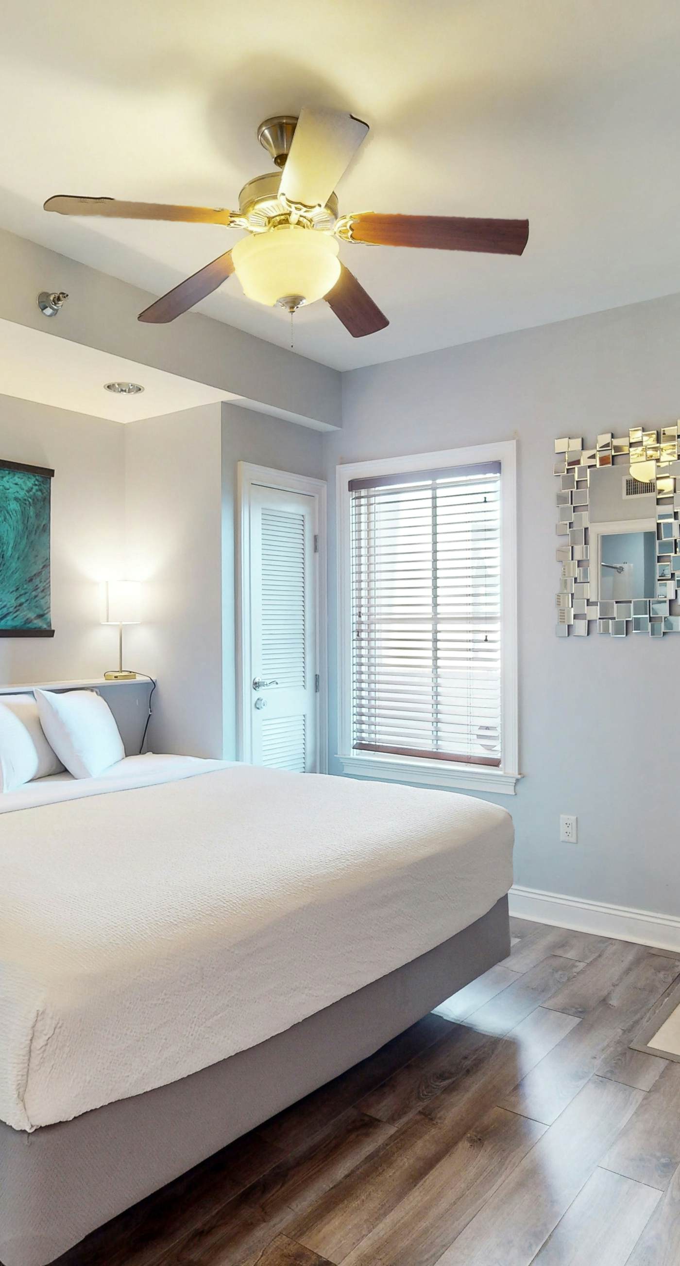 Boutique studio walking distance to the Gulf- resort pools & amenities