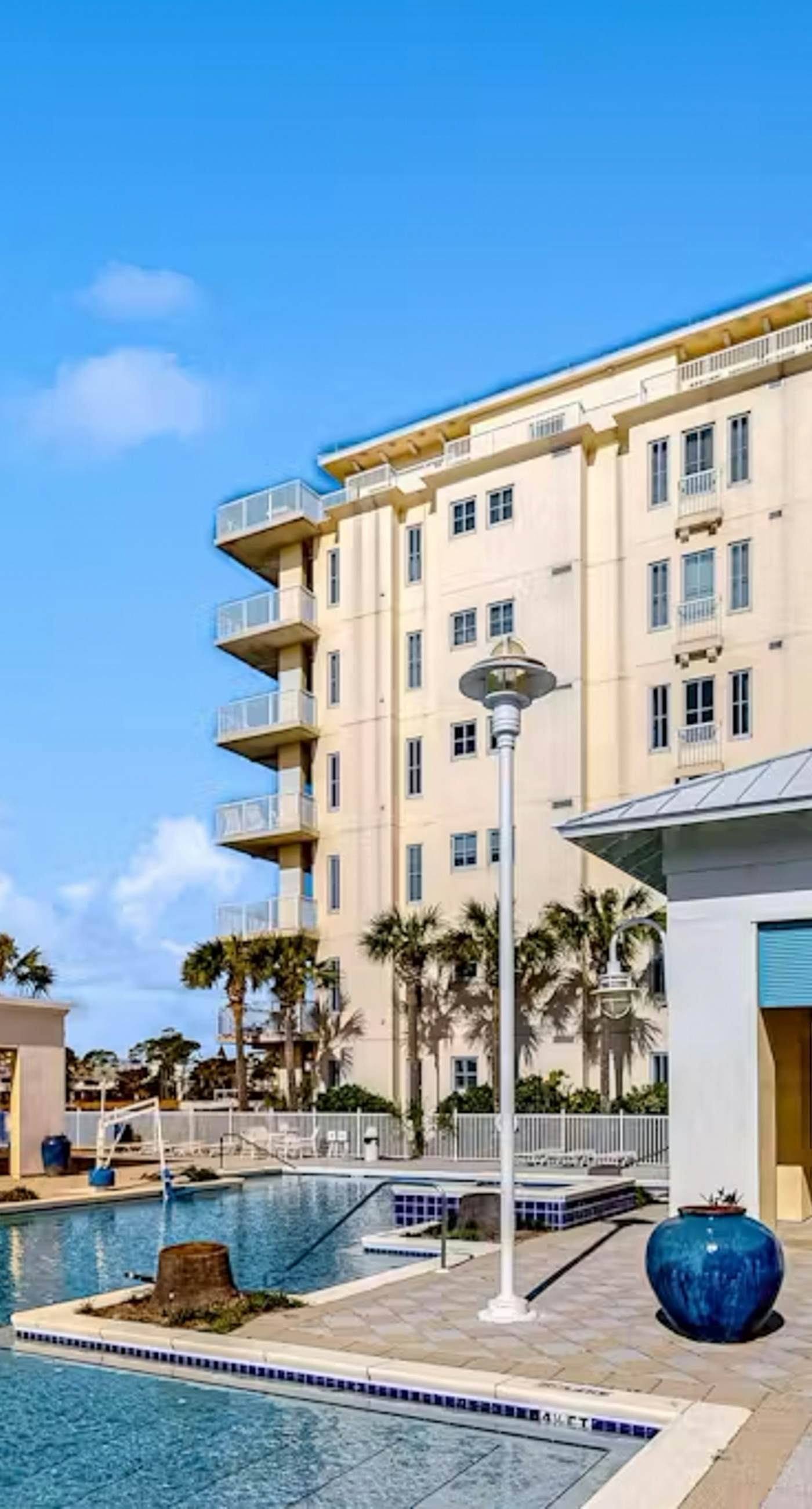 Boutique studio walking distance to the Gulf- resort pools & amenities