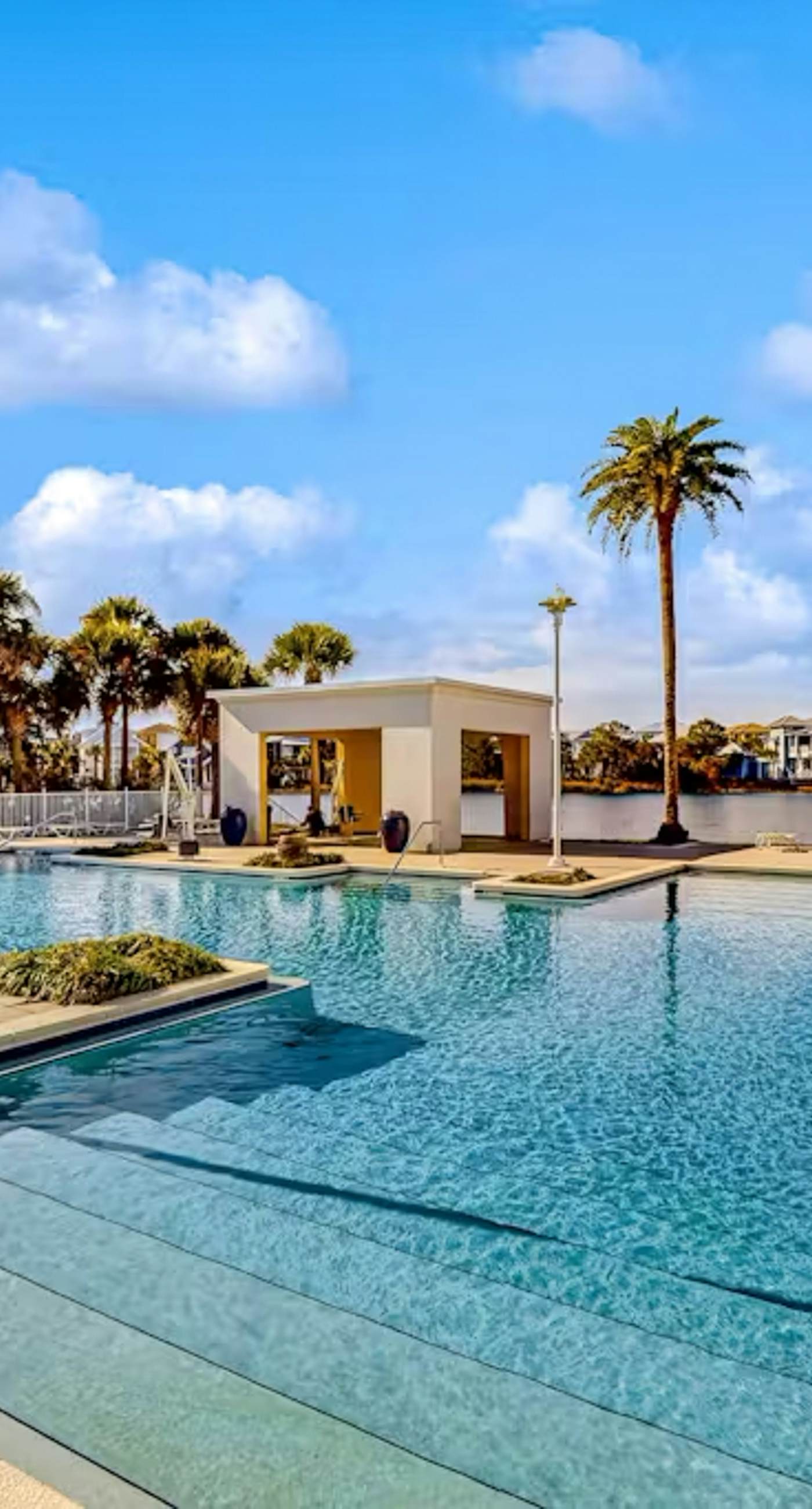 Boutique studio walking distance to the Gulf- resort pools & amenities