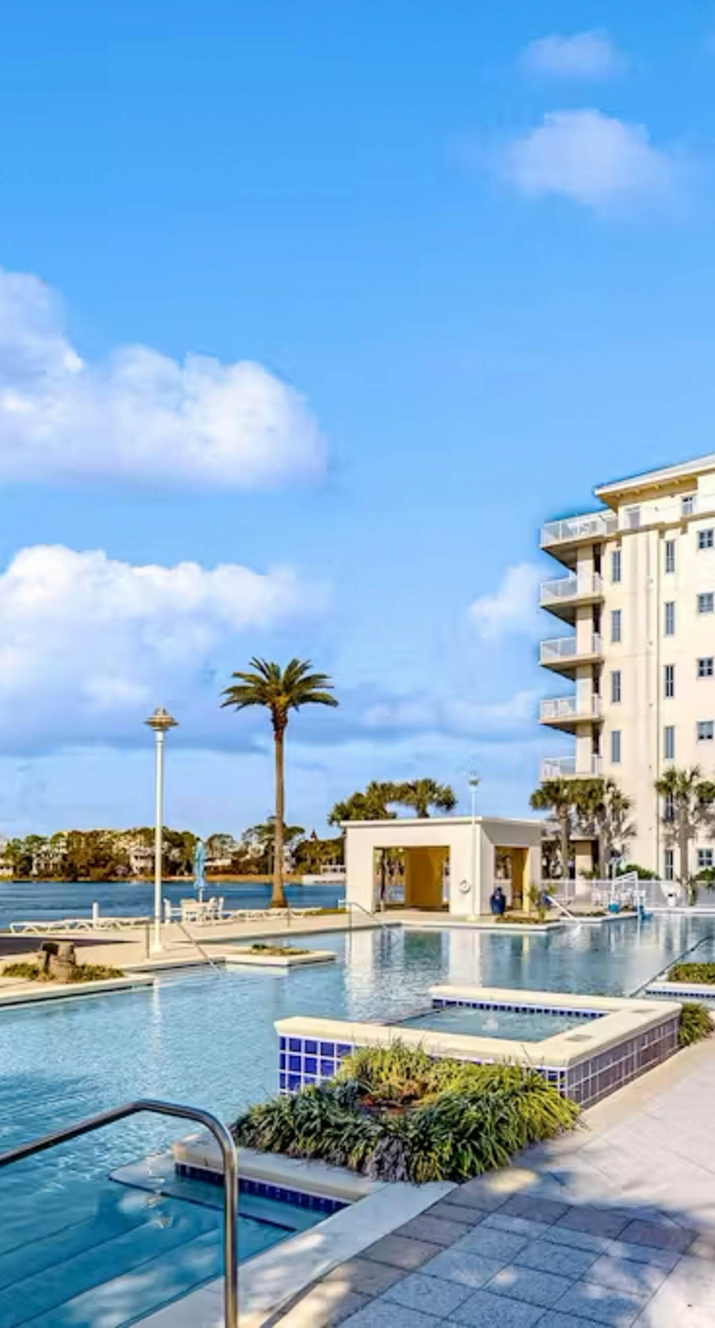 Boutique studio walking distance to the Gulf- resort pools & amenities