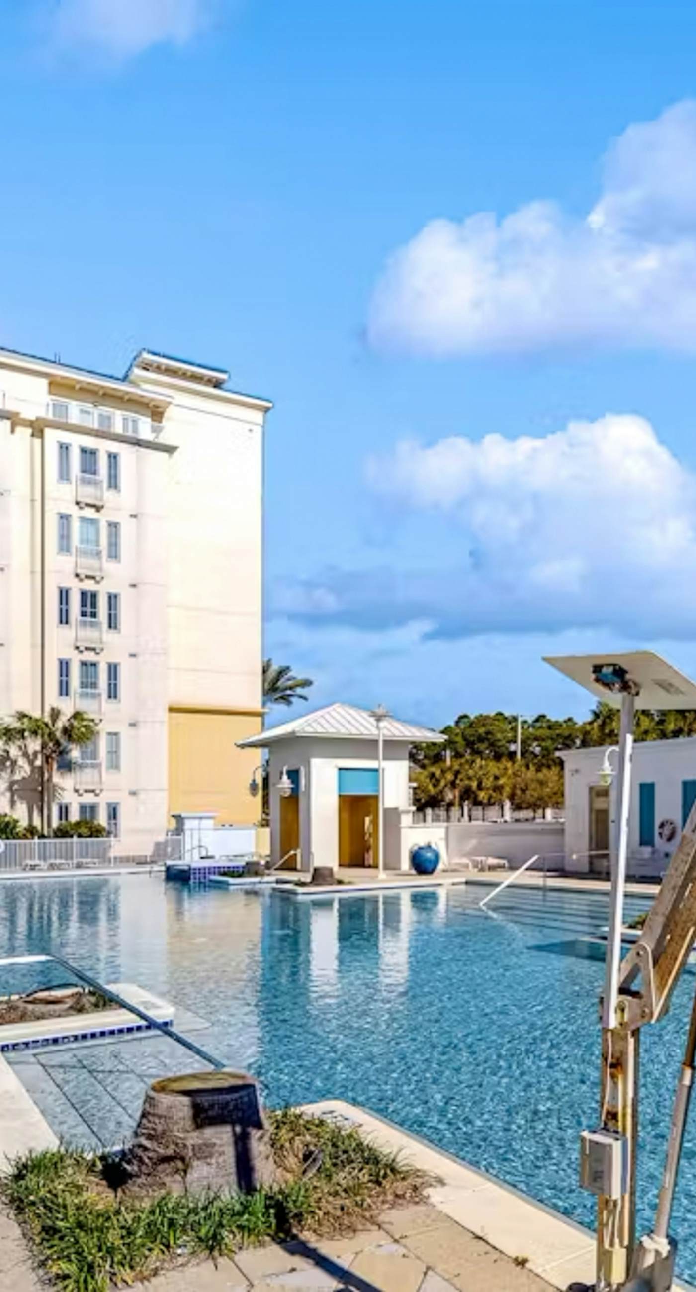Boutique studio walking distance to the Gulf- resort pools & amenities