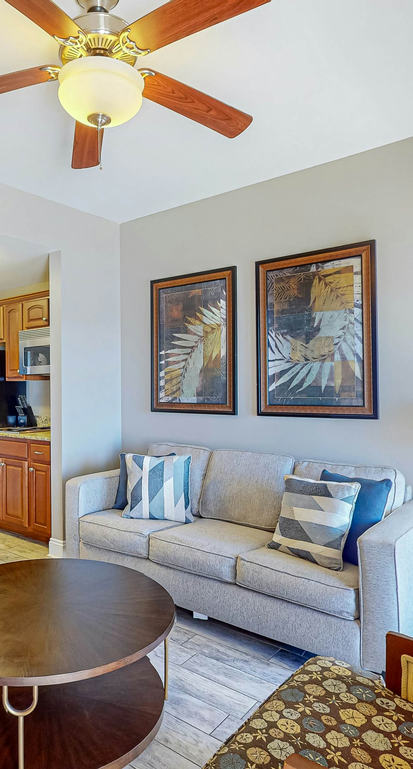 Gorgeous & cozy waterfront efficiency w/ shared pools, hot tubs, & beach access