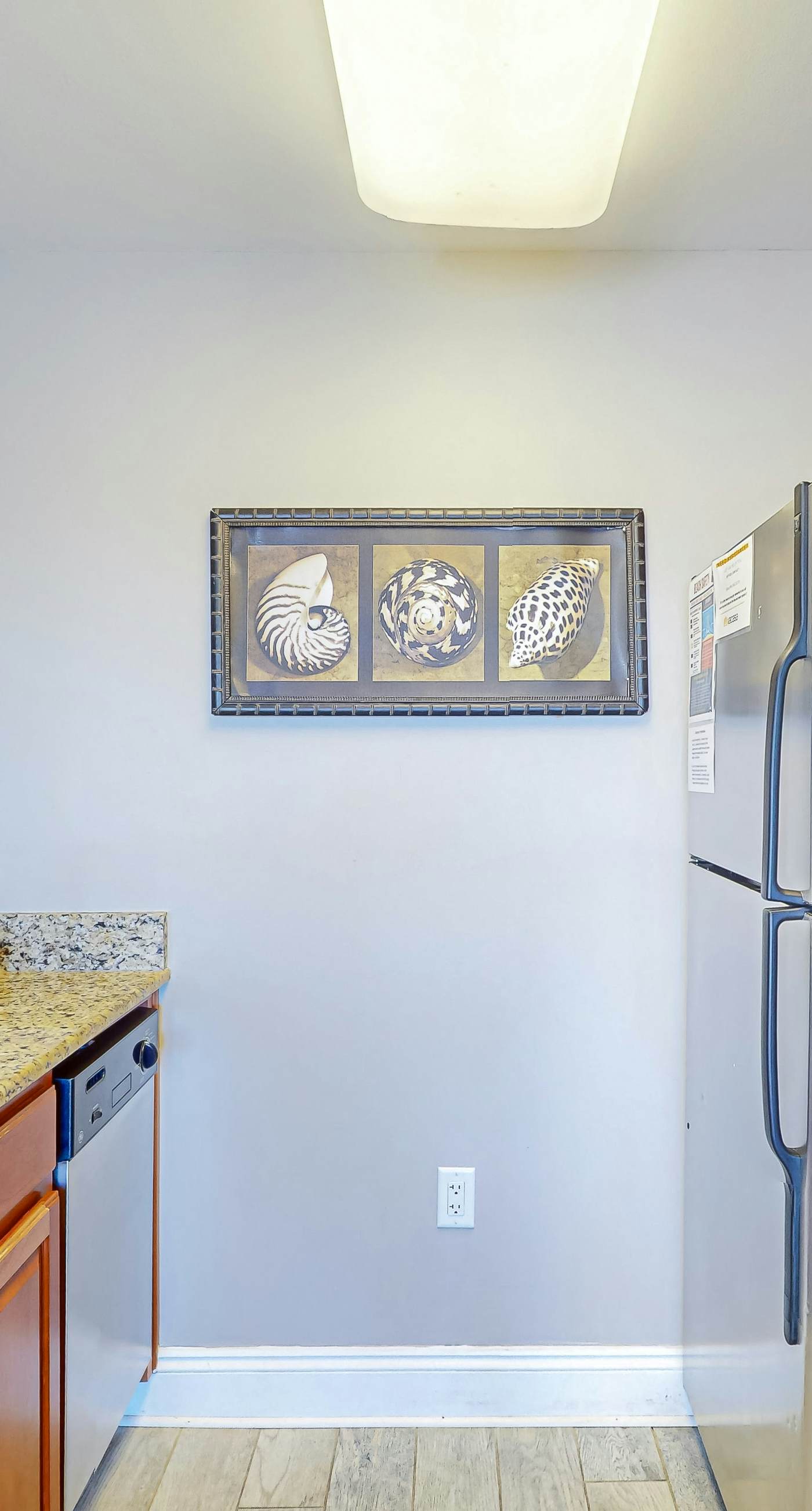 Gorgeous & cozy waterfront efficiency w/ shared pools, hot tubs, & beach access