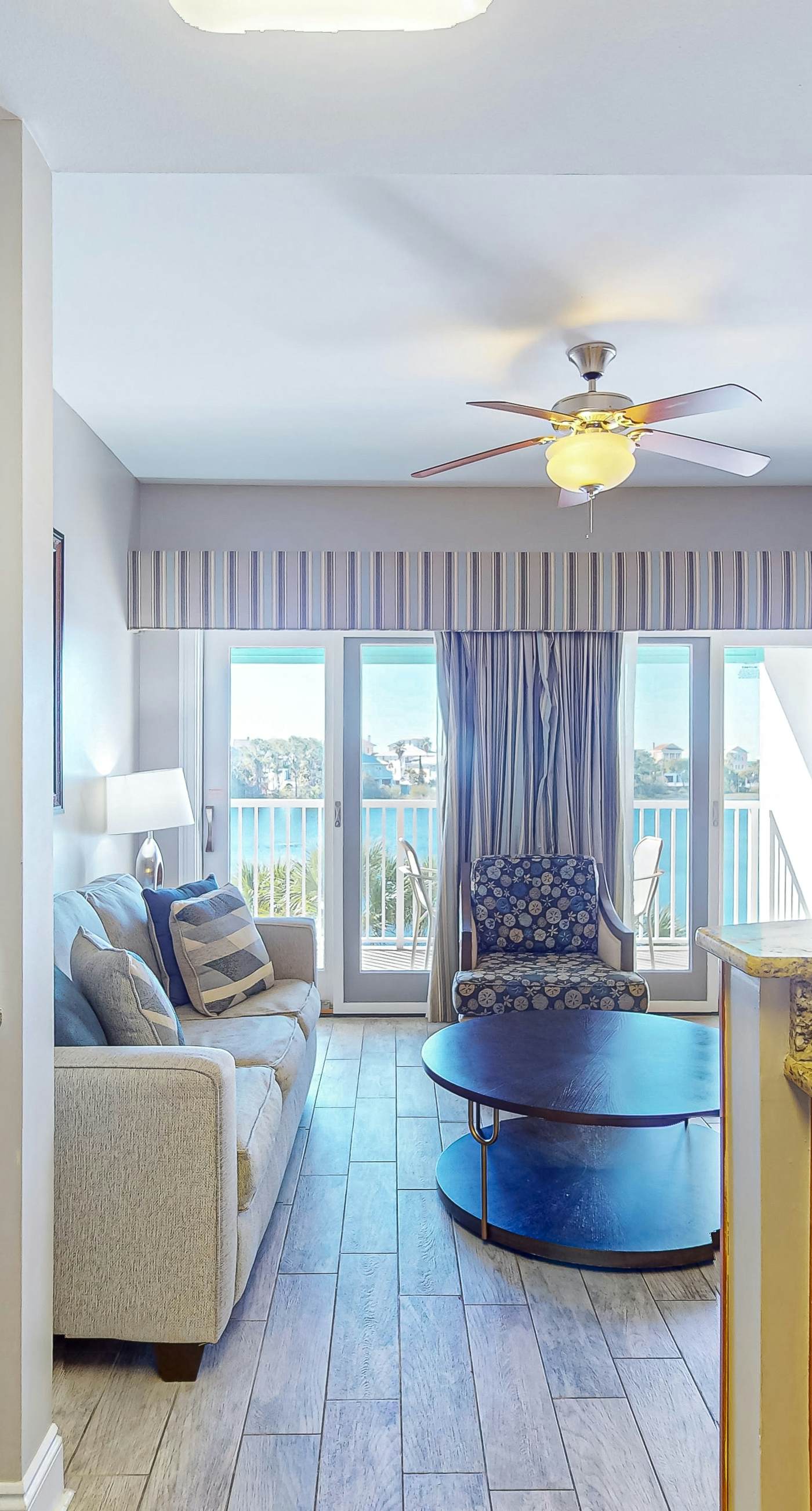 Gorgeous & cozy waterfront efficiency w/ shared pools, hot tubs, & beach access